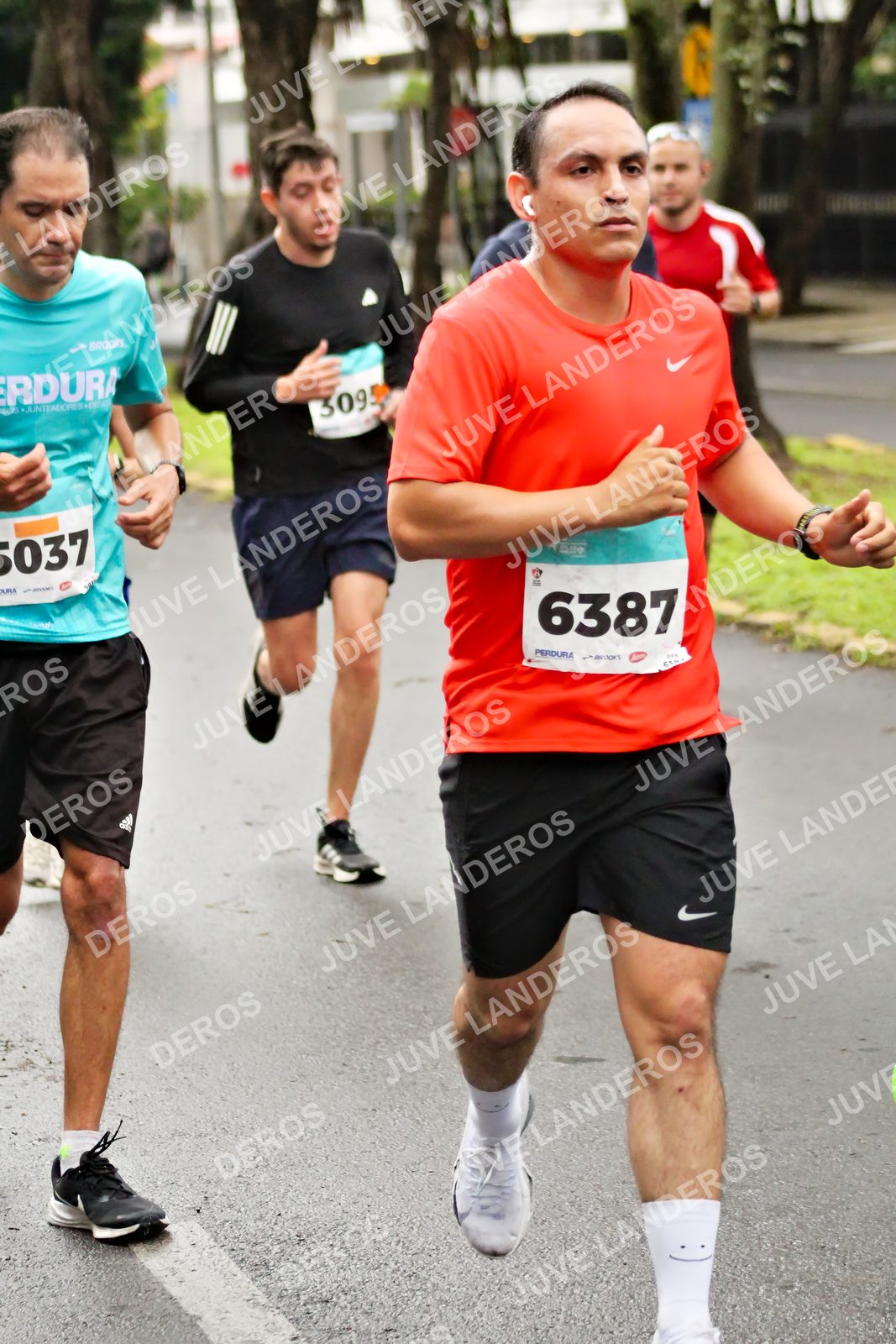 Foto del MEDIO MARATÓN ATLAS en Av. Patria, frente al Parque El Polvorín, Zapopan a las 08:12 · dorsal 6387, 309