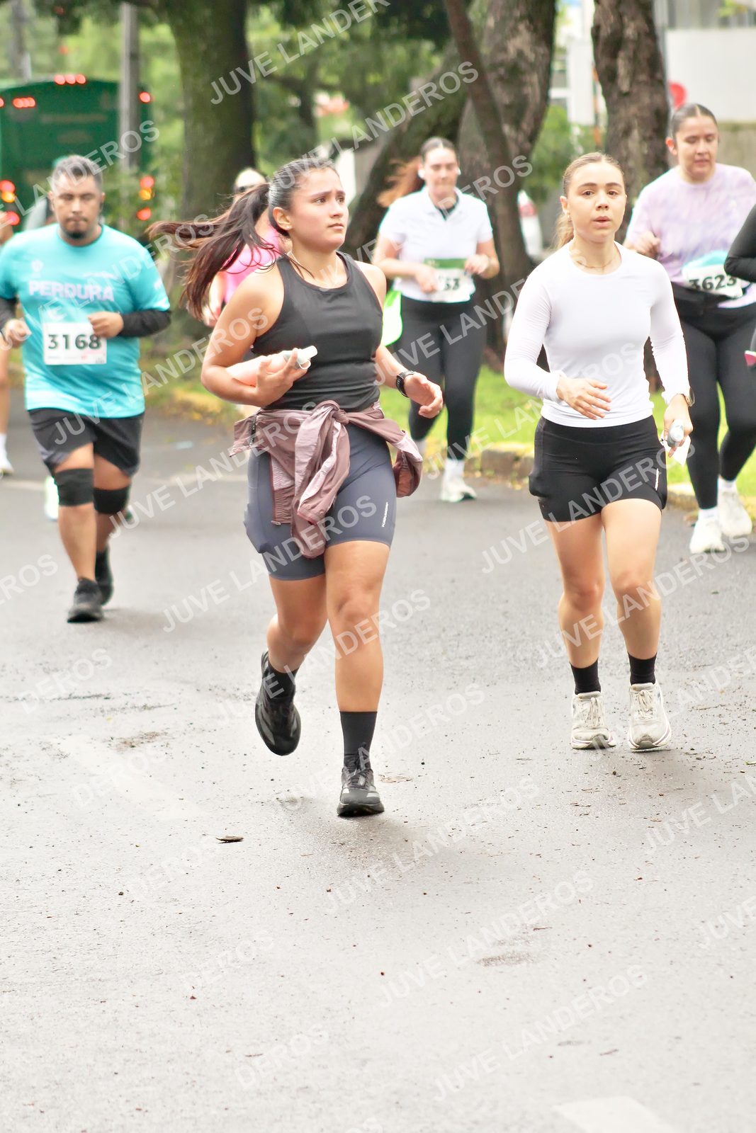 Foto del MEDIO MARATÓN ATLAS en Av. Patria, frente al Parque El Polvorín, Zapopan a las 08:51 · dorsal 3168, 3623