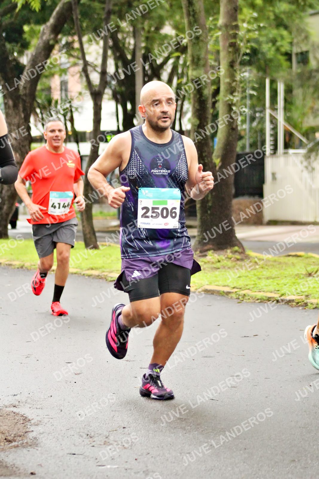 Foto del MEDIO MARATÓN ATLAS en Av. Patria, frente al Parque El Polvorín, Zapopan a las 08:19 · dorsal 2506, 2504