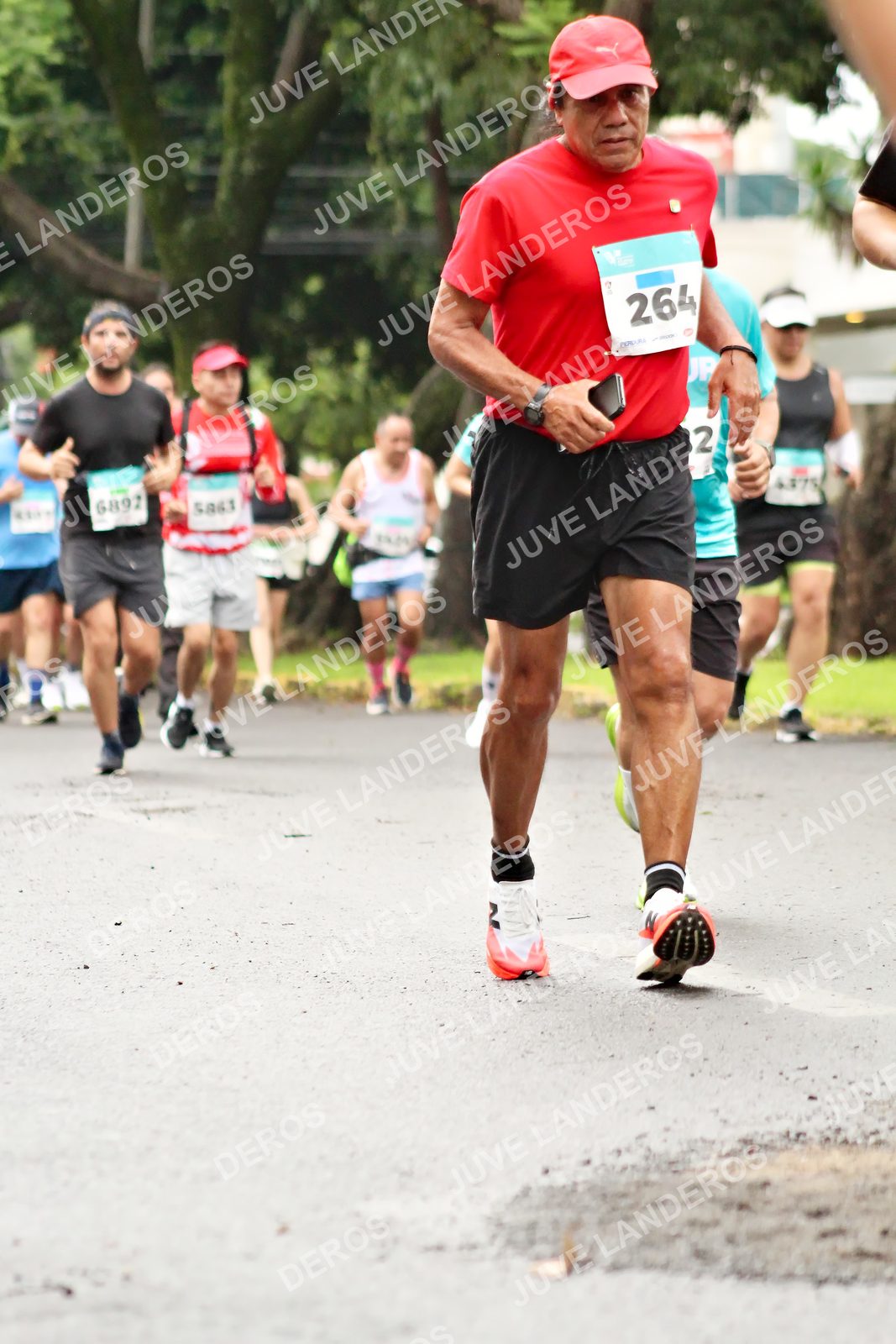 Foto del MEDIO MARATÓN ATLAS en Av. Patria, frente al Parque El Polvorín, Zapopan a las 08:37 · dorsal 264, 2, 6892