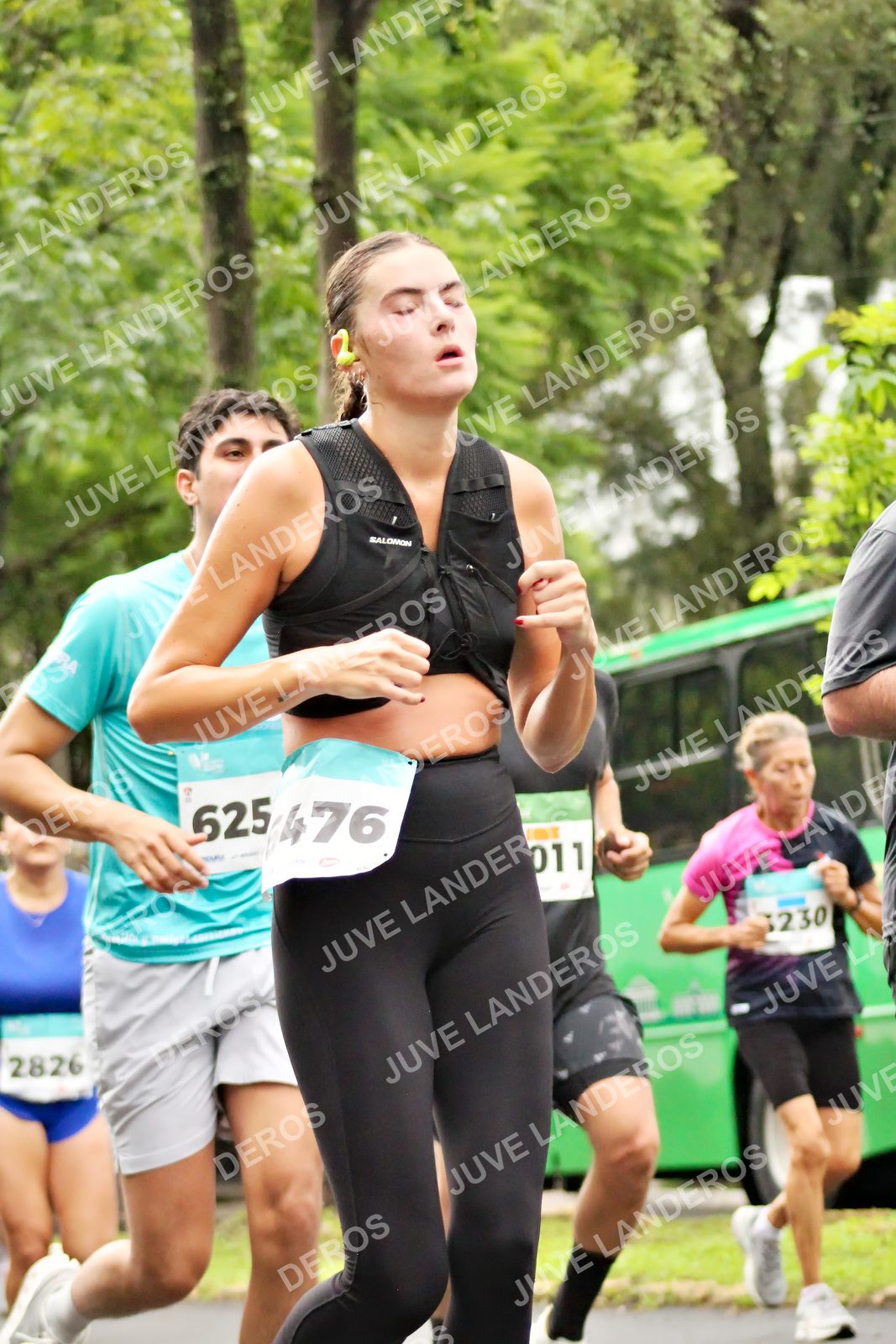 Foto del MEDIO MARATÓN ATLAS en Av. Patria, frente al Parque El Polvorín, Zapopan a las 08:27 · dorsal 625, 476, 2826, 11