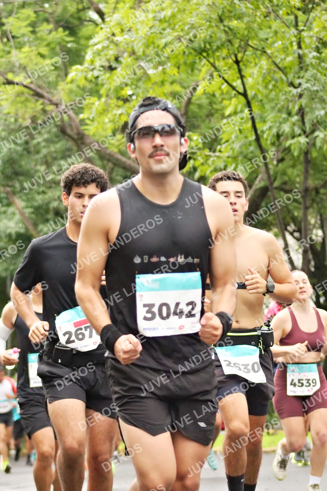 Foto del MEDIO MARATÓN ATLAS en Av. Patria, frente al Parque El Polvorín, Zapopan a las 08:28 · dorsal 3042, 267, 4539, 2630