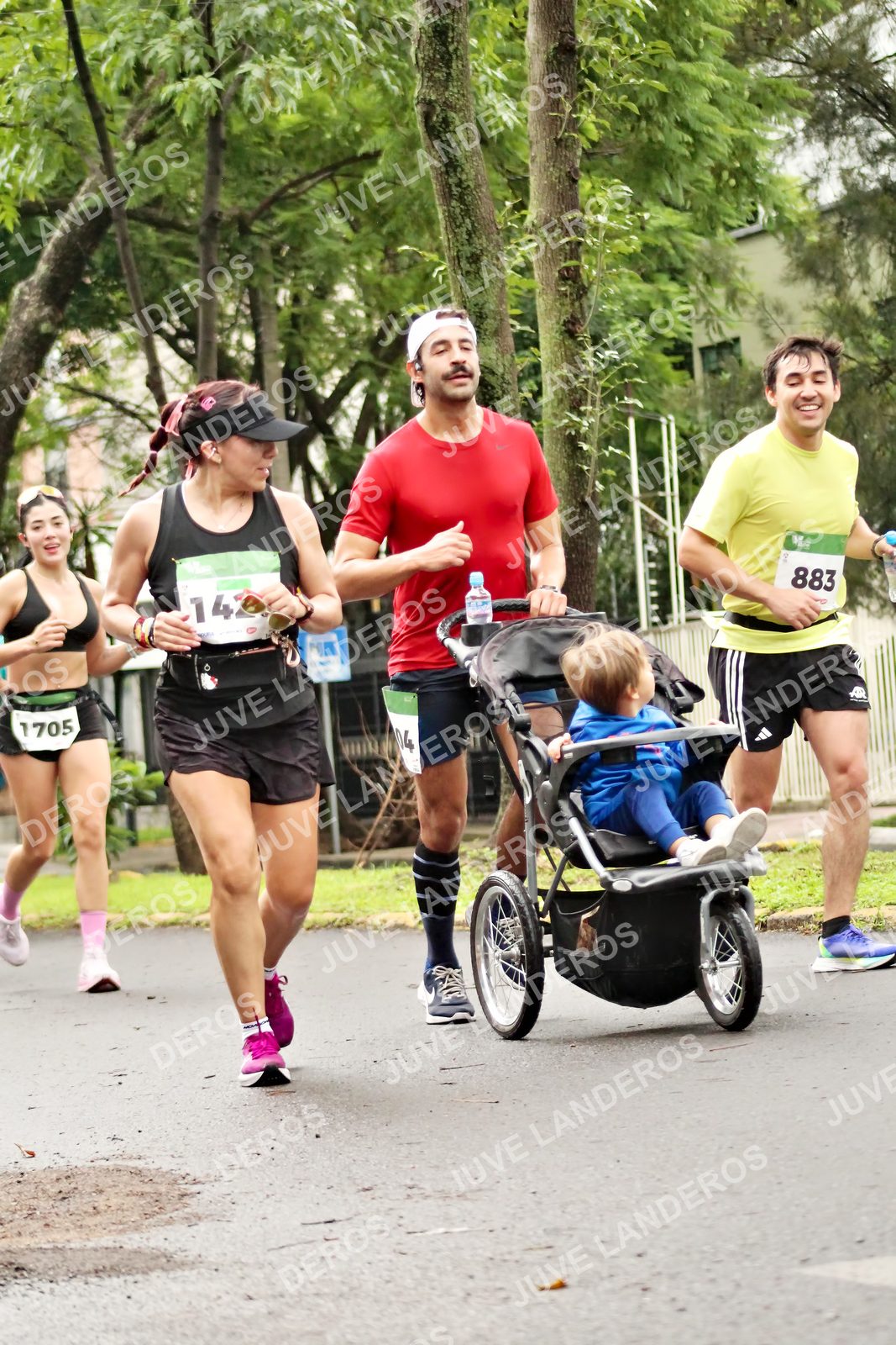 Foto del MEDIO MARATÓN ATLAS en Av. Patria, frente al Parque El Polvorín, Zapopan a las 08:34 · dorsal 883, 1705, 14, 4