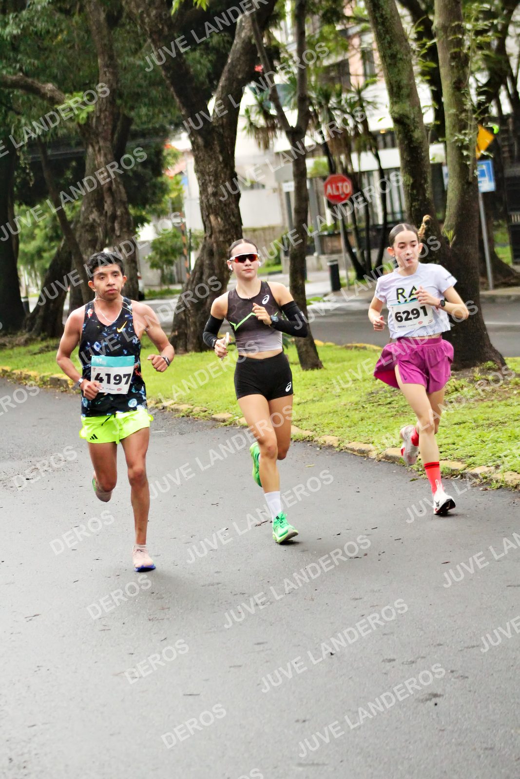 Foto del MEDIO MARATÓN ATLAS en Av. Patria, frente al Parque El Polvorín, Zapopan a las 08:04 · dorsal 4197, 6291