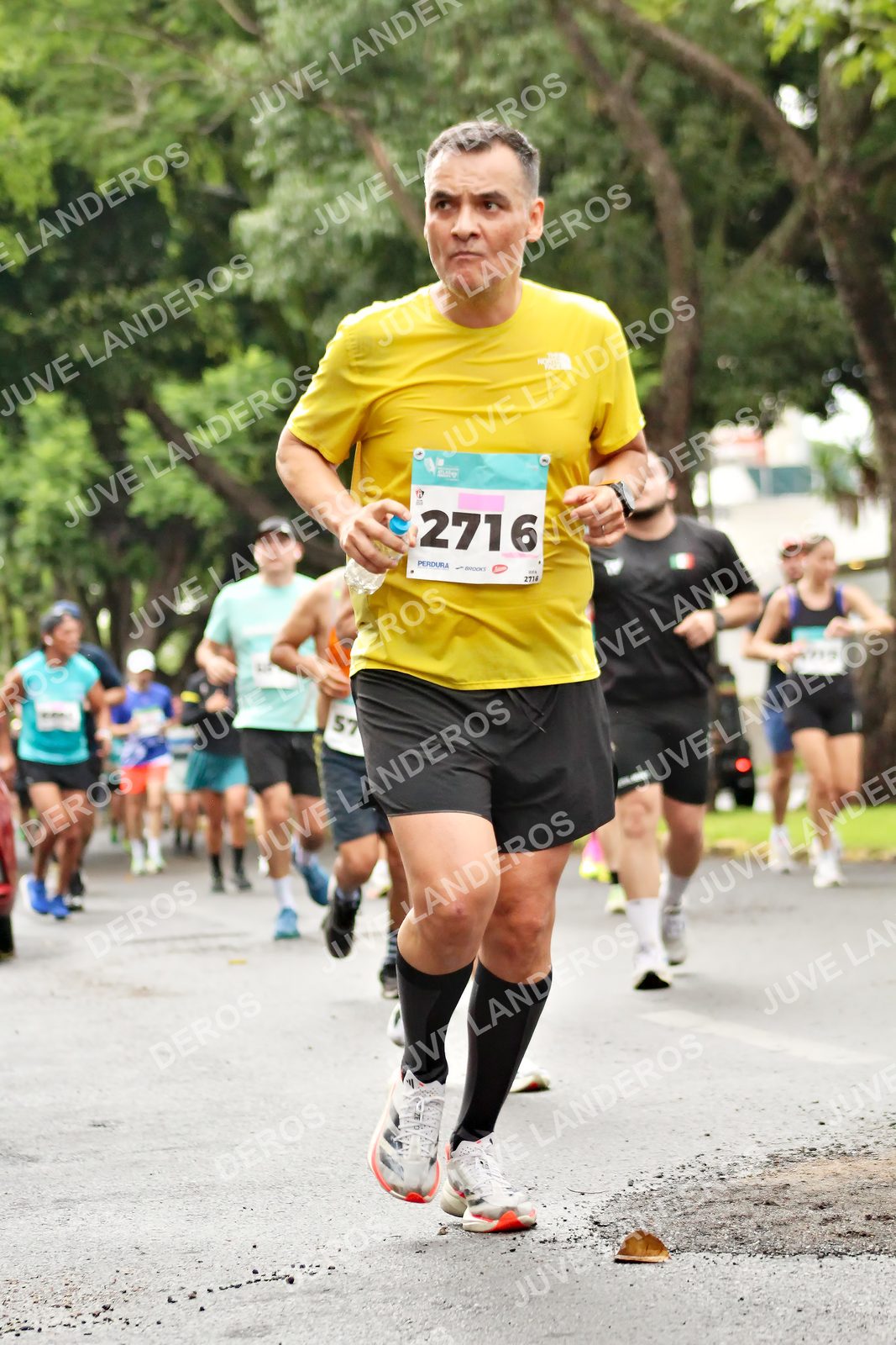Foto del MEDIO MARATÓN ATLAS en Av. Patria, frente al Parque El Polvorín, Zapopan a las 08:37 · dorsal 57, 2716