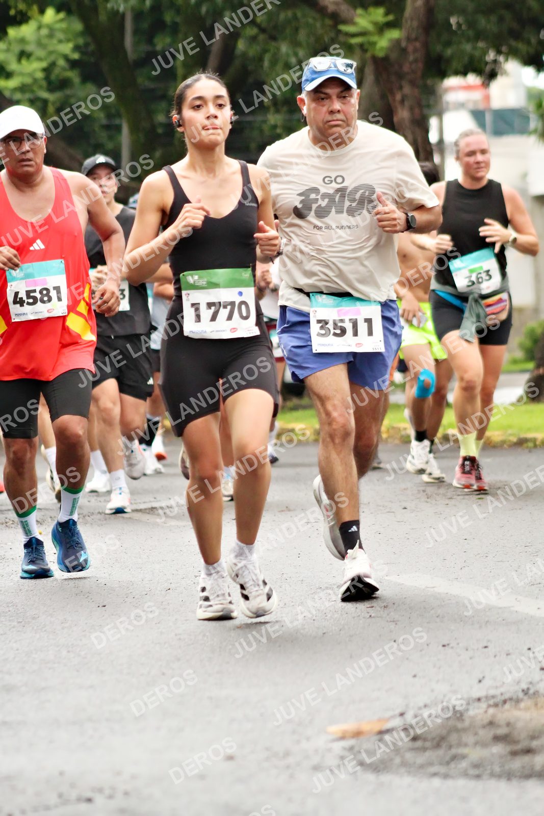 Foto del MEDIO MARATÓN ATLAS en Av. Patria, frente al Parque El Polvorín, Zapopan a las 08:27 · dorsal 1770, 3511, 4581, 363