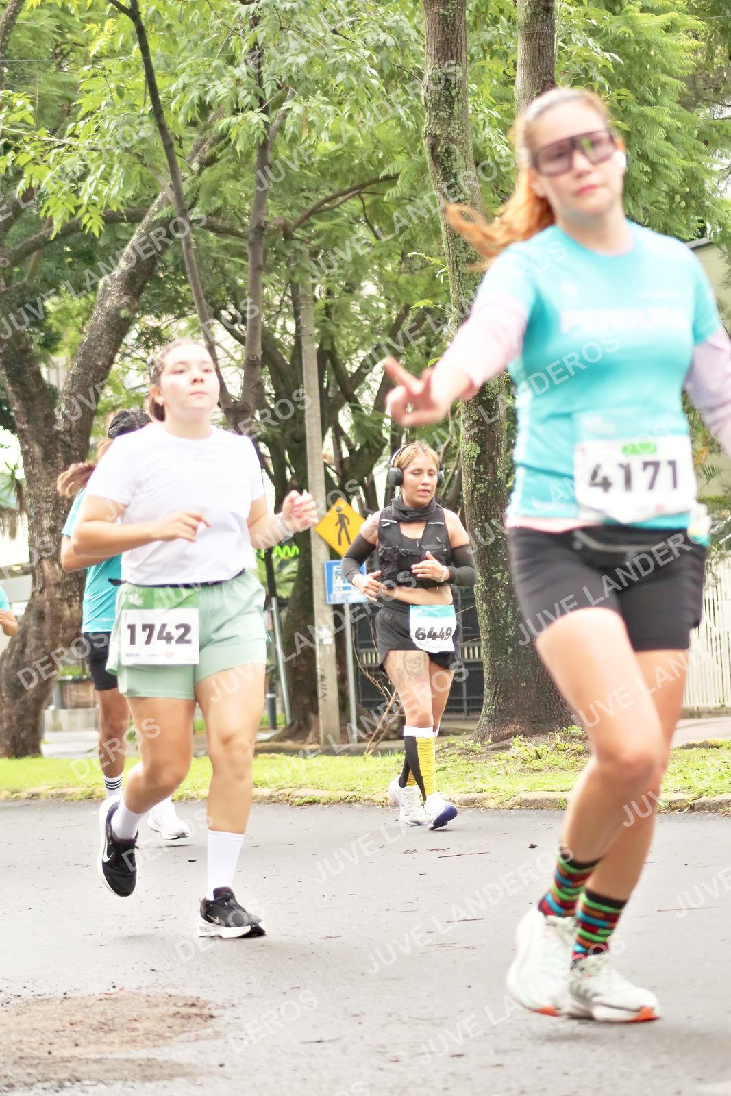 Foto del MEDIO MARATÓN ATLAS en Av. Patria, frente al Parque El Polvorín, Zapopan a las 08:45 · dorsal 1742, 6449, 4171