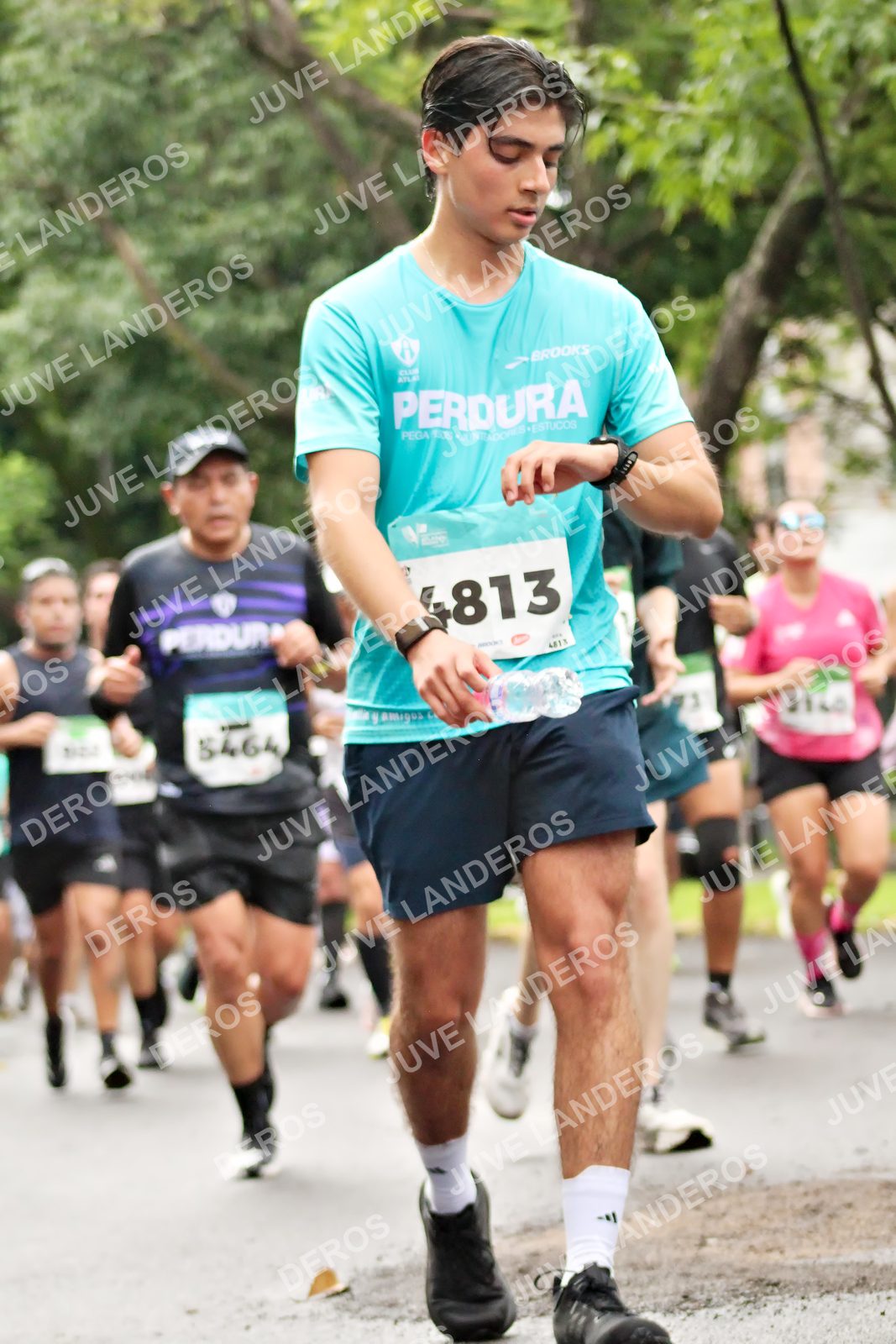 Foto del MEDIO MARATÓN ATLAS en Av. Patria, frente al Parque El Polvorín, Zapopan a las 08:32 · dorsal 5464, 4813