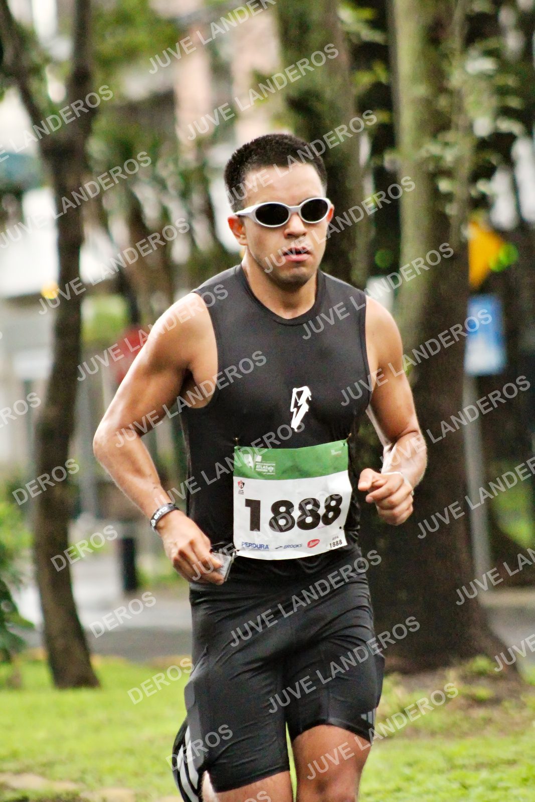 Foto del MEDIO MARATÓN ATLAS en Av. Patria, frente al Parque El Polvorín, Zapopan a las 07:59 · dorsal 1888