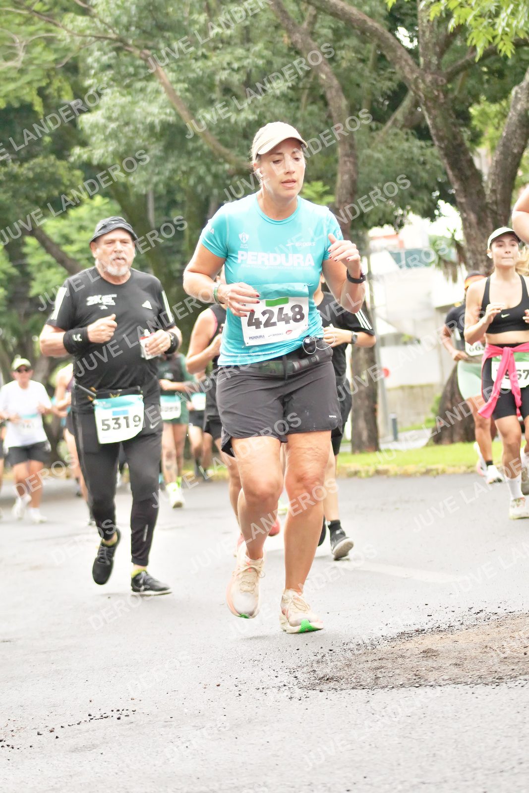 Foto del MEDIO MARATÓN ATLAS en Av. Patria, frente al Parque El Polvorín, Zapopan a las 08:44 · dorsal 4248, 5319, 67
