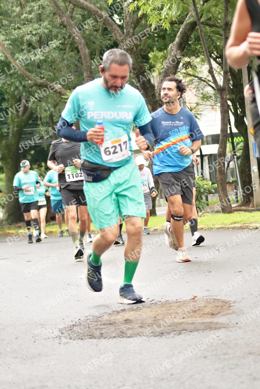 Foto del MEDIO MARATÓN ATLAS en Av. Patria, frente al Parque El Polvorín, Zapopan a las 08:43 · dorsal 6217, 1102, 3661, 74