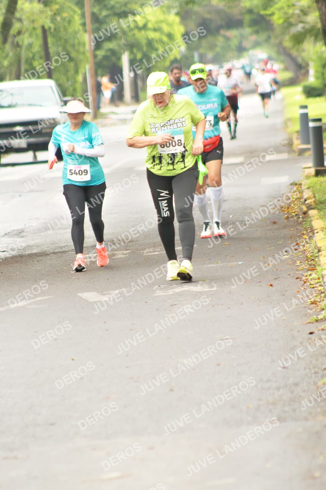 Foto del MEDIO MARATÓN ATLAS en Av. Patria, frente al Parque El Polvorín, Zapopan a las 09:06 · dorsal 5409, 6008, 3