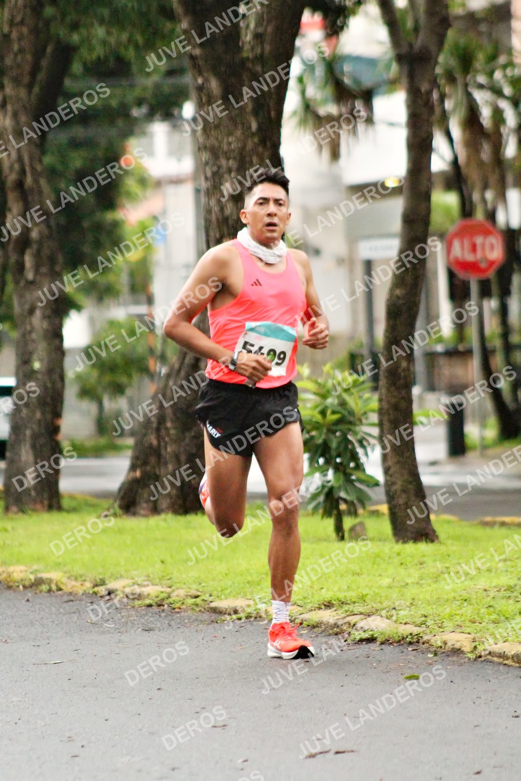 Foto del MEDIO MARATÓN ATLAS en Av. Patria, frente al Parque El Polvorín, Zapopan a las 07:59 · dorsal 5499