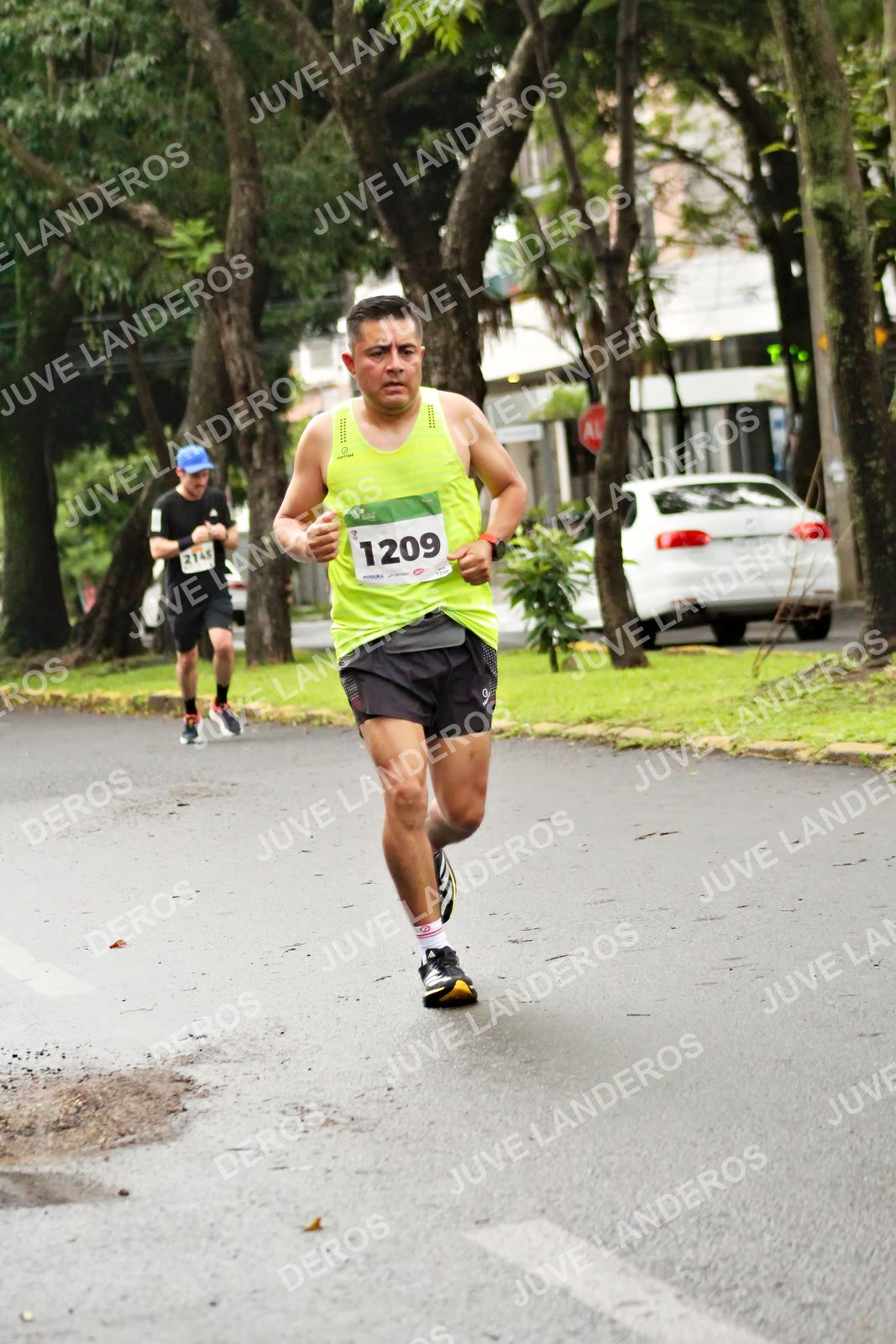 Foto del MEDIO MARATÓN ATLAS en Av. Patria, frente al Parque El Polvorín, Zapopan a las 08:11 · dorsal 1209, 2145