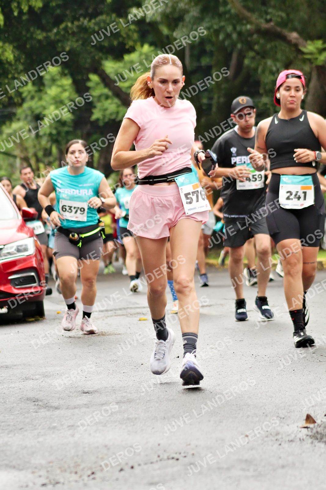 Foto del MEDIO MARATÓN ATLAS en Av. Patria, frente al Parque El Polvorín, Zapopan a las 08:31 · dorsal 241, 6379, 459