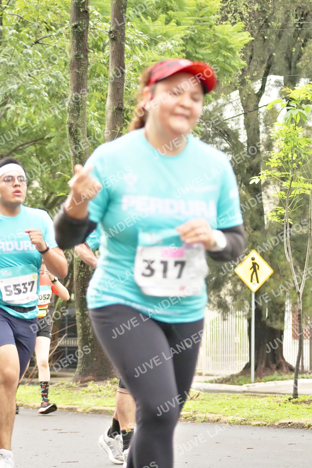 Foto del MEDIO MARATÓN ATLAS en Av. Patria, frente al Parque El Polvorín, Zapopan a las 08:46 · dorsal 317, 5537, 52