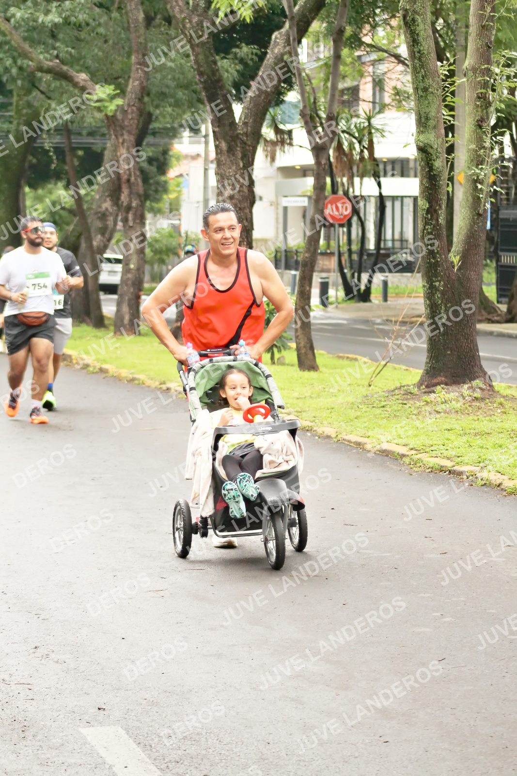 Foto del MEDIO MARATÓN ATLAS en Av. Patria, frente al Parque El Polvorín, Zapopan a las 08:58 · dorsal 754, 16