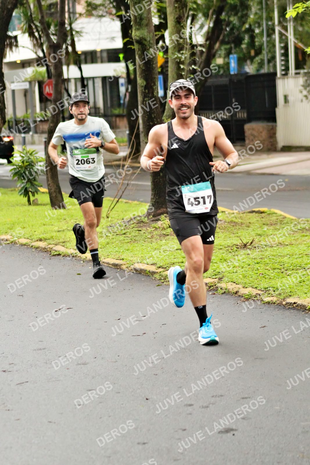 Foto del MEDIO MARATÓN ATLAS en Av. Patria, frente al Parque El Polvorín, Zapopan a las 08:14 · dorsal 2063, 4517