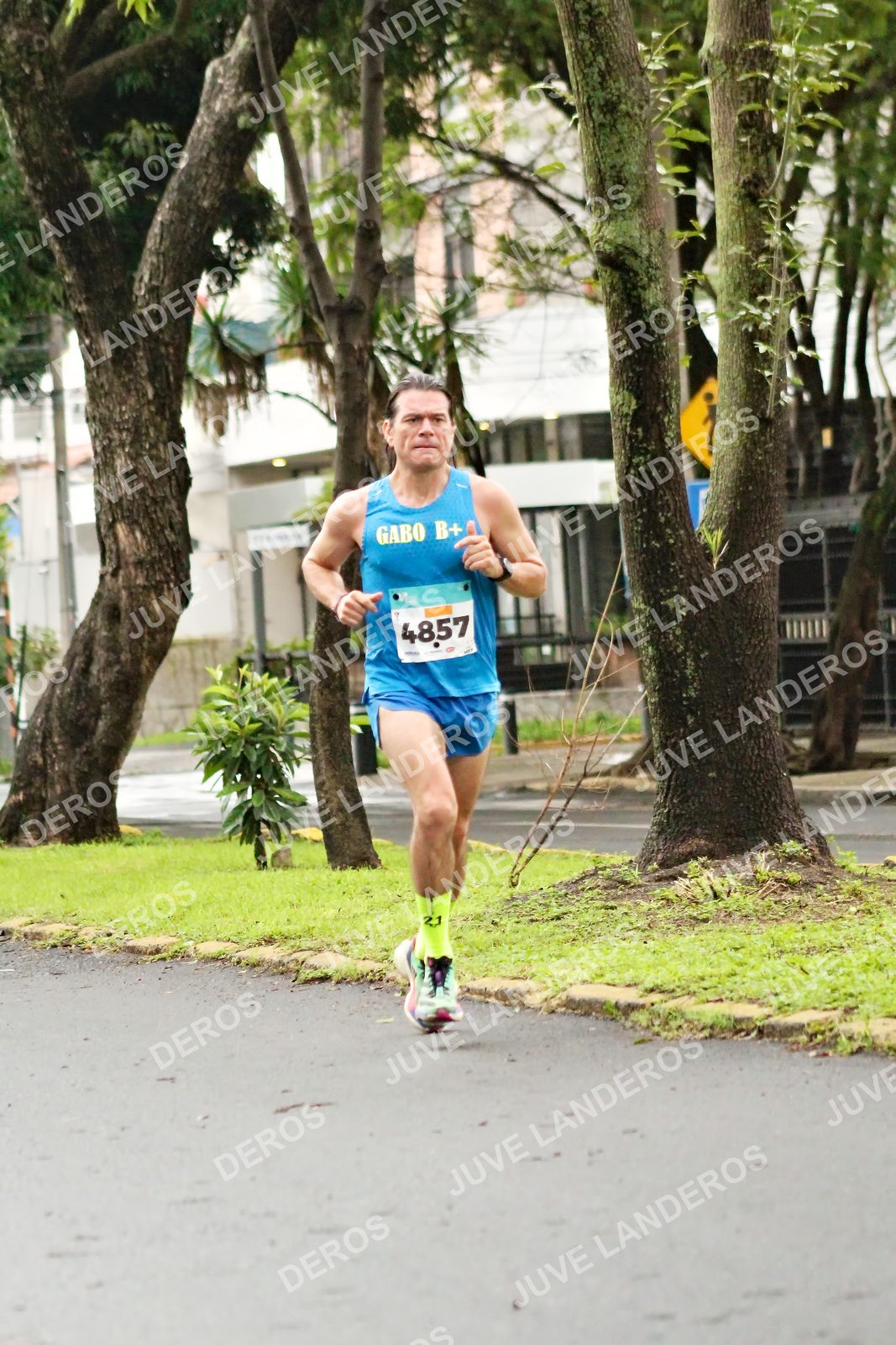 Foto del MEDIO MARATÓN ATLAS en Av. Patria, frente al Parque El Polvorín, Zapopan a las 08:05 · dorsal 4857, 21