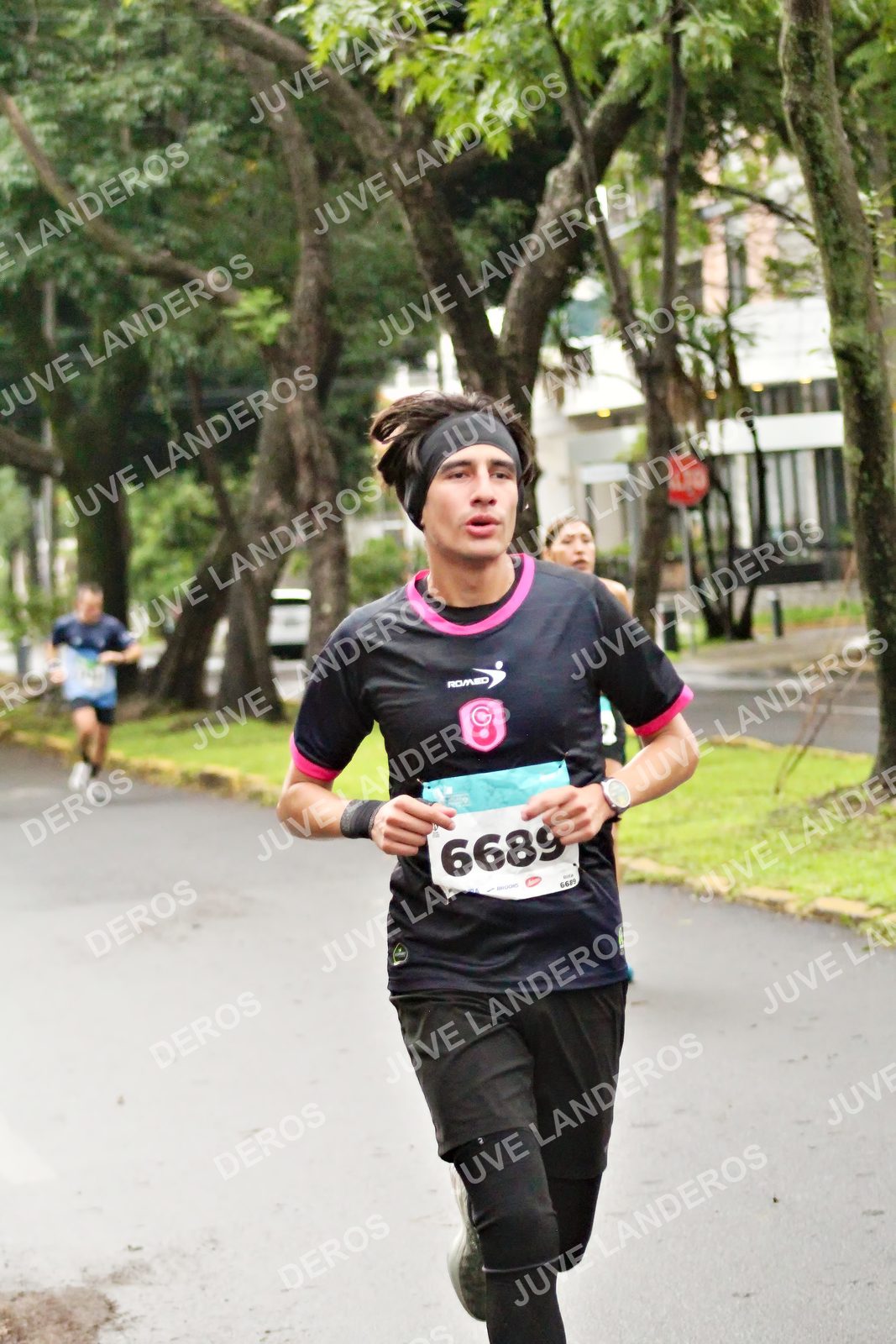 Foto del MEDIO MARATÓN ATLAS en Av. Patria, frente al Parque El Polvorín, Zapopan a las 08:06 · dorsal 6689