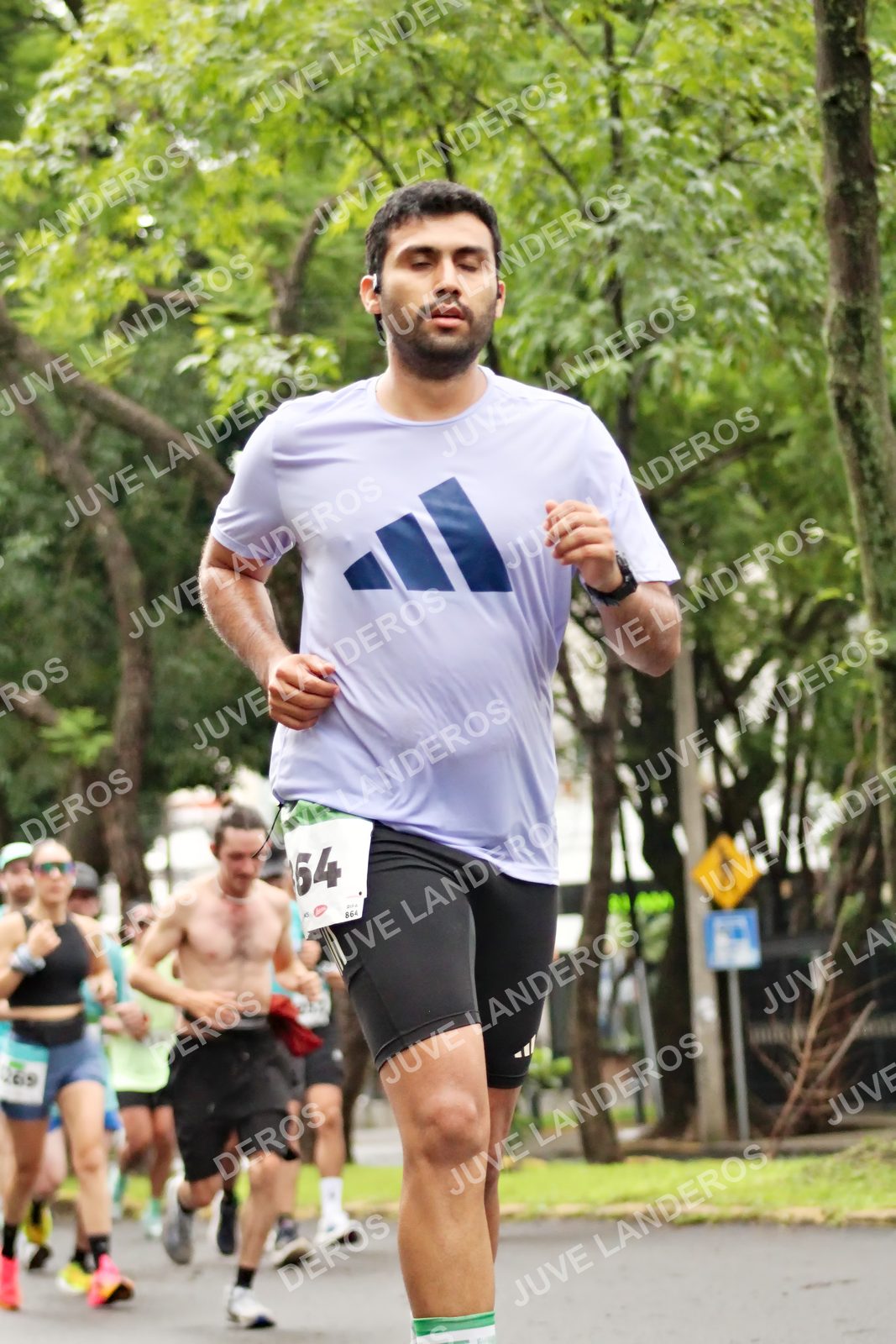 Foto del MEDIO MARATÓN ATLAS en Av. Patria, frente al Parque El Polvorín, Zapopan a las 08:25 · dorsal 64, 864