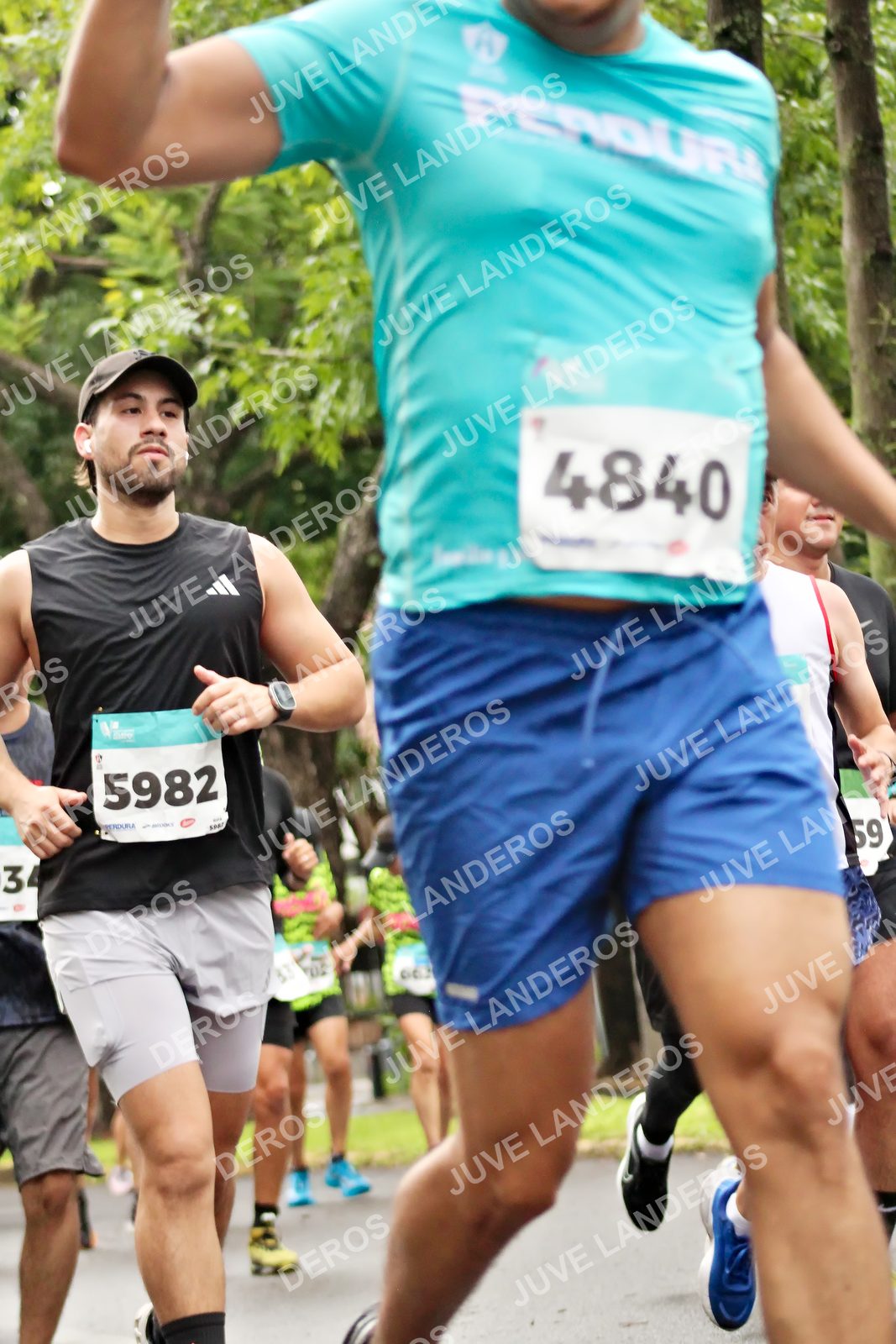 Foto del MEDIO MARATÓN ATLAS en Av. Patria, frente al Parque El Polvorín, Zapopan a las 08:34 · dorsal 4840, 5982, 59, 34