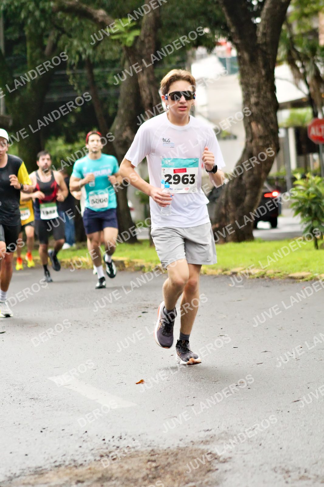 Foto del MEDIO MARATÓN ATLAS en Av. Patria, frente al Parque El Polvorín, Zapopan a las 08:16 · dorsal 2963, 5000