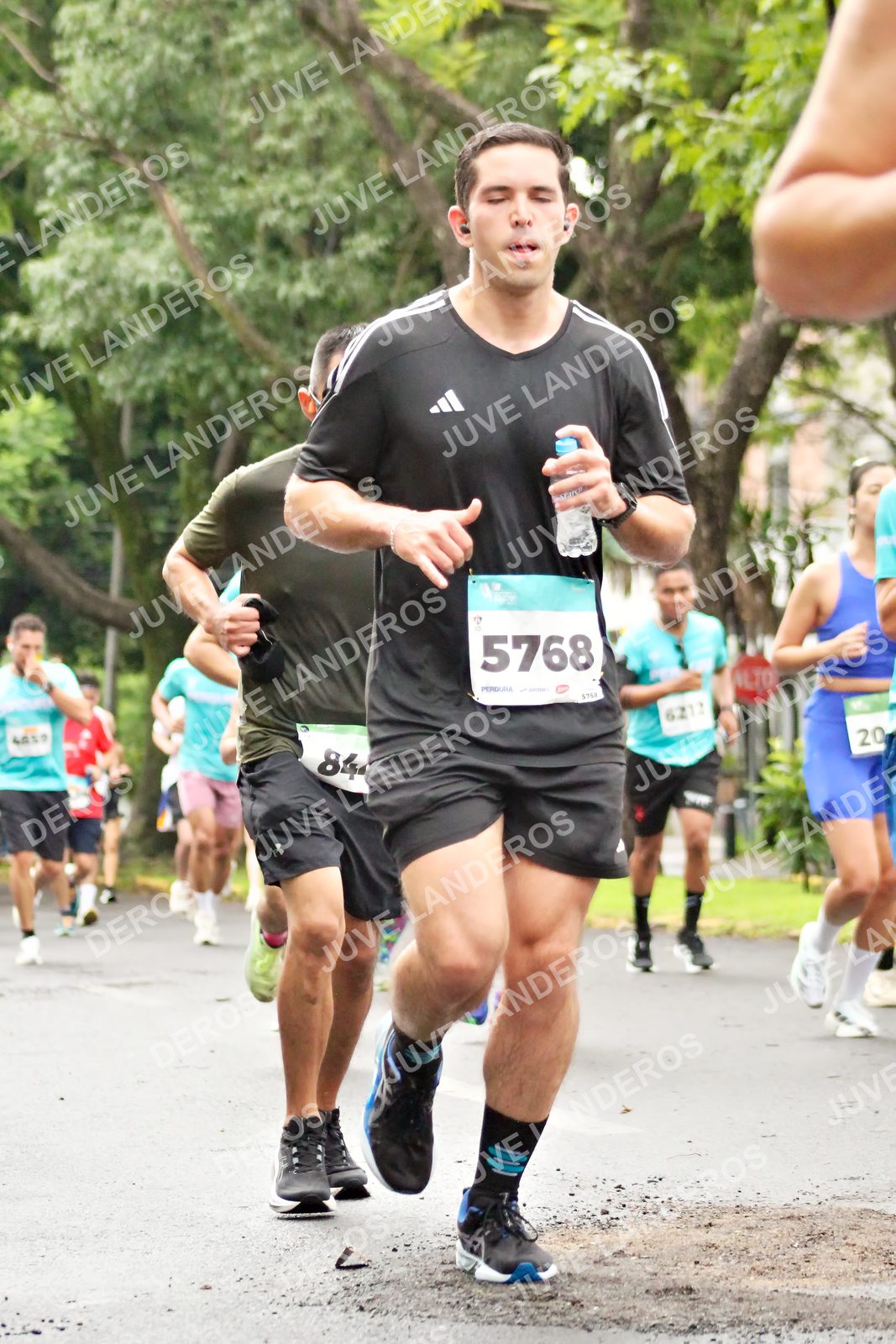 Foto del MEDIO MARATÓN ATLAS en Av. Patria, frente al Parque El Polvorín, Zapopan a las 08:24 · dorsal 5768, 20, 84