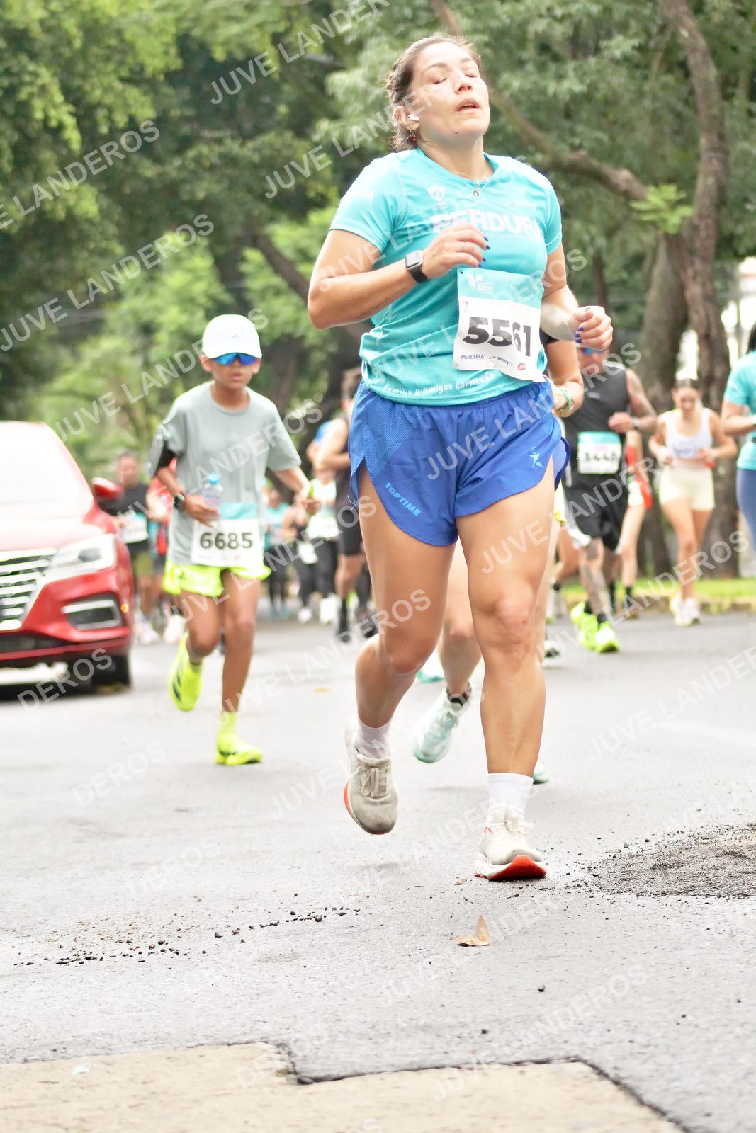 Foto del MEDIO MARATÓN ATLAS en Av. Patria, frente al Parque El Polvorín, Zapopan a las 08:39 · dorsal 6685, 5561