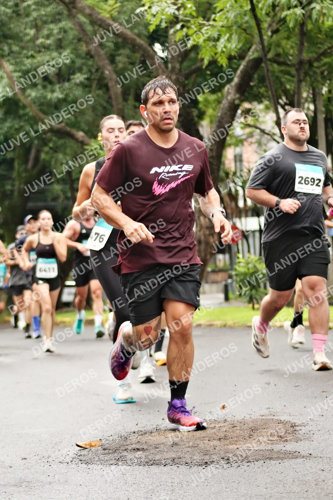 Foto del MEDIO MARATÓN ATLAS en Av. Patria, frente al Parque El Polvorín, Zapopan a las 08:27 · dorsal 2692, 76, 6411