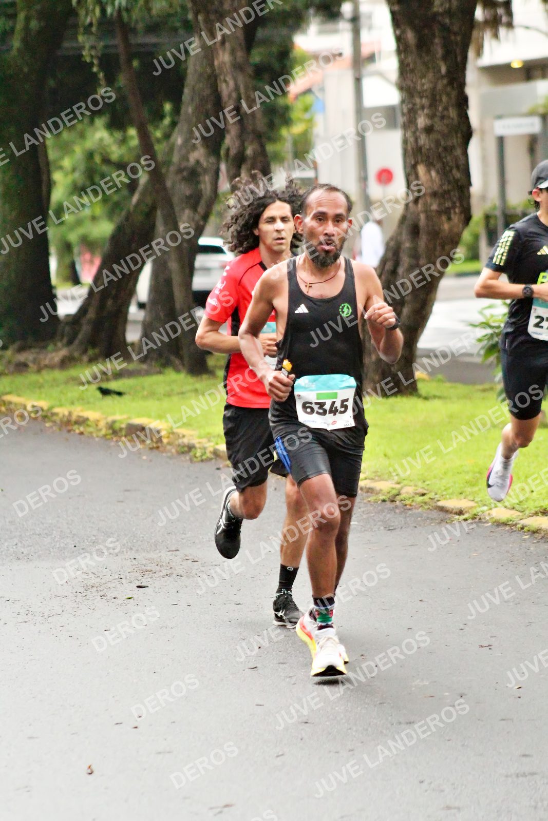Foto del MEDIO MARATÓN ATLAS en Av. Patria, frente al Parque El Polvorín, Zapopan a las 08:03 · dorsal 6345, 2