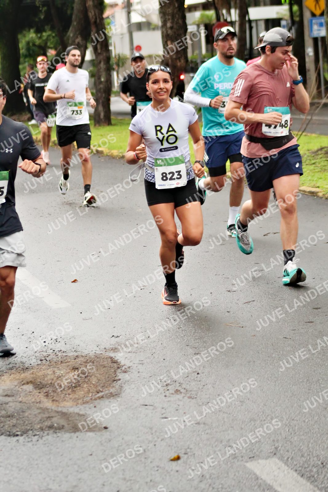 Foto del MEDIO MARATÓN ATLAS en Av. Patria, frente al Parque El Polvorín, Zapopan a las 08:14 · dorsal 823, 733, 5, 3