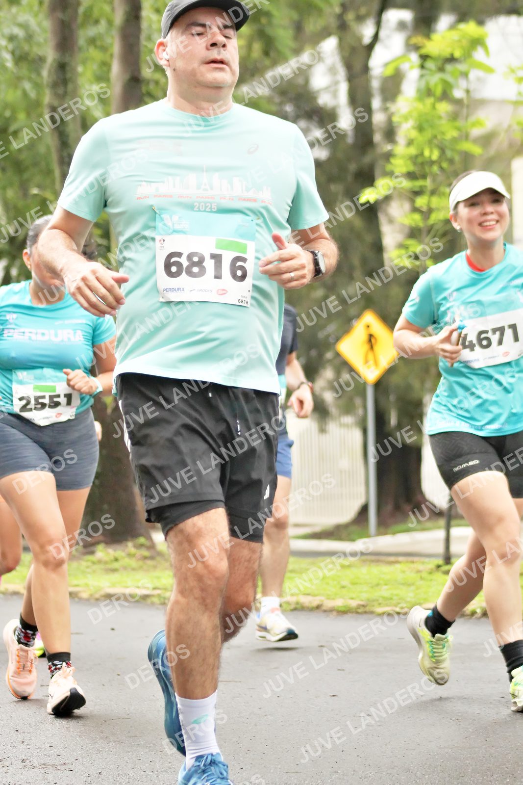 Foto del MEDIO MARATÓN ATLAS en Av. Patria, frente al Parque El Polvorín, Zapopan a las 08:37 · dorsal 6816, 4671, 2551, 2025