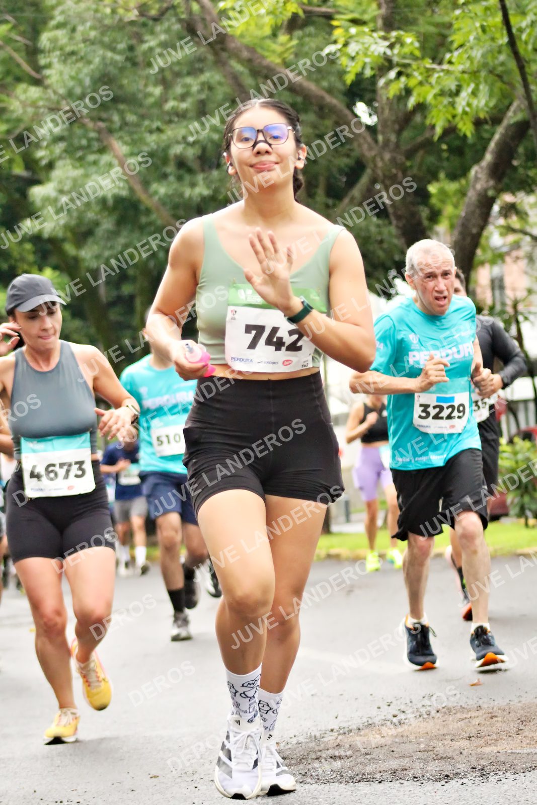 Foto del MEDIO MARATÓN ATLAS en Av. Patria, frente al Parque El Polvorín, Zapopan a las 08:26 · dorsal 742, 3229, 4673, 510