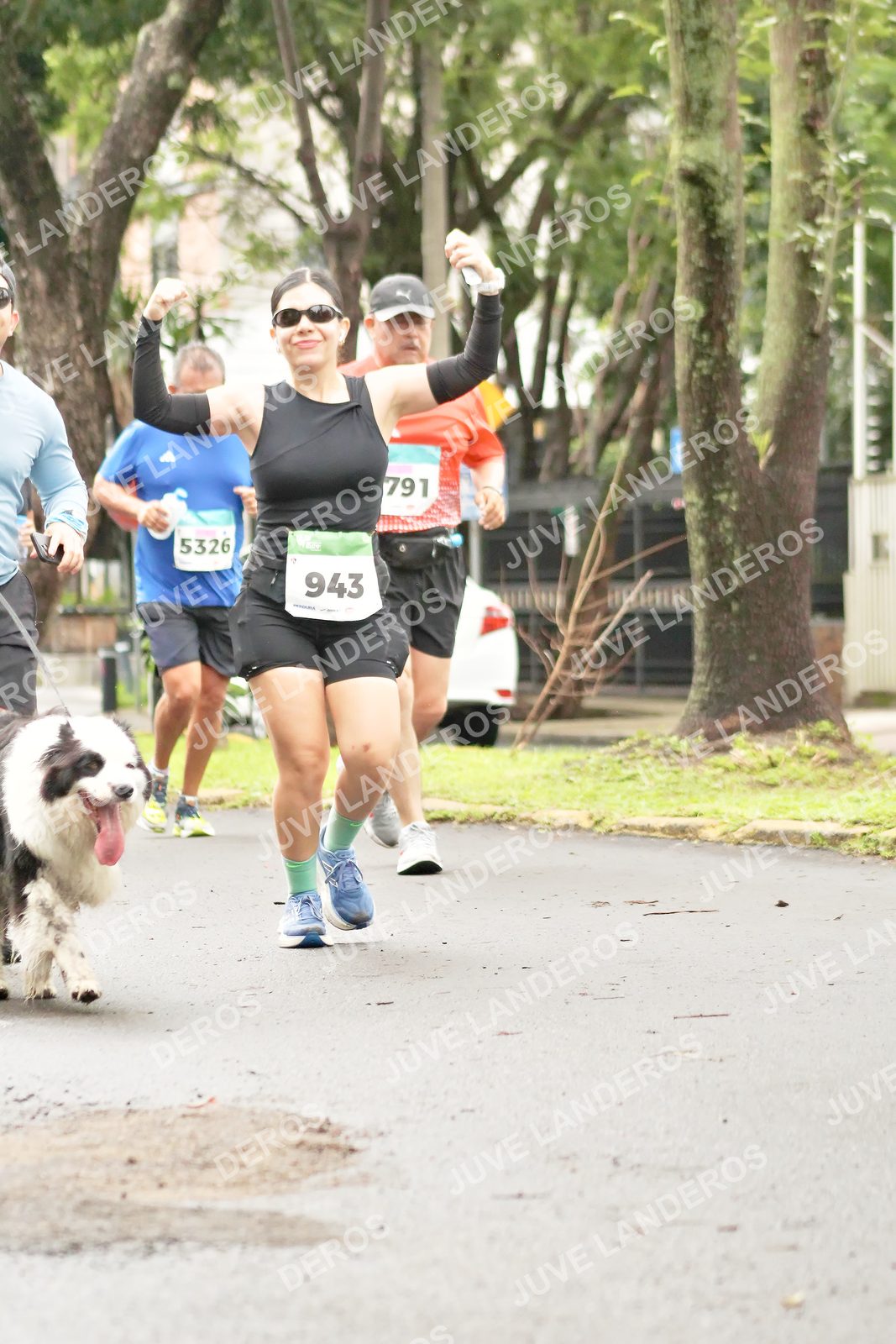 Foto del MEDIO MARATÓN ATLAS en Av. Patria, frente al Parque El Polvorín, Zapopan a las 08:46 · dorsal 5326, 943, 791