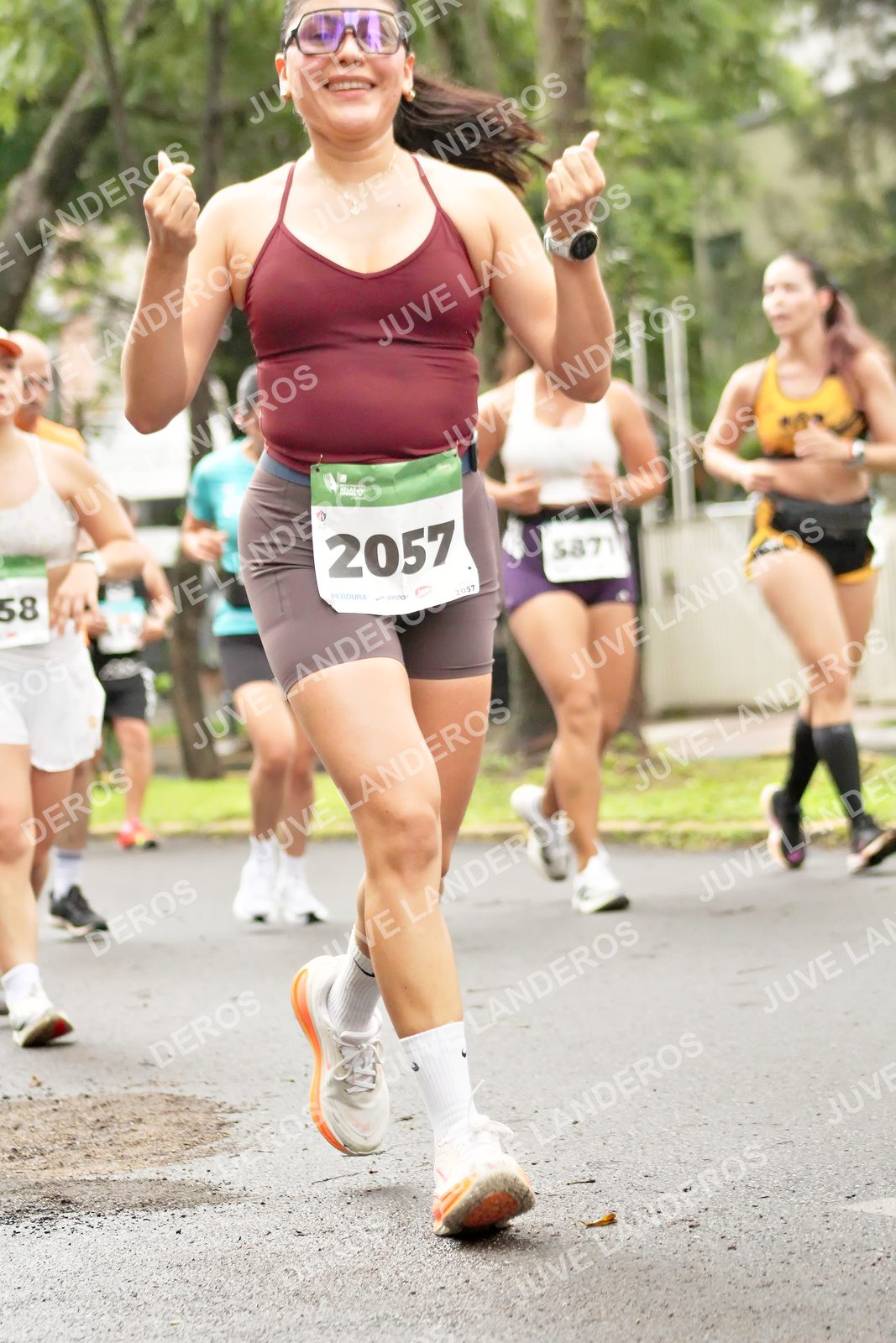 Foto del MEDIO MARATÓN ATLAS en Av. Patria, frente al Parque El Polvorín, Zapopan a las 08:33 · dorsal 2057, 58, 5871