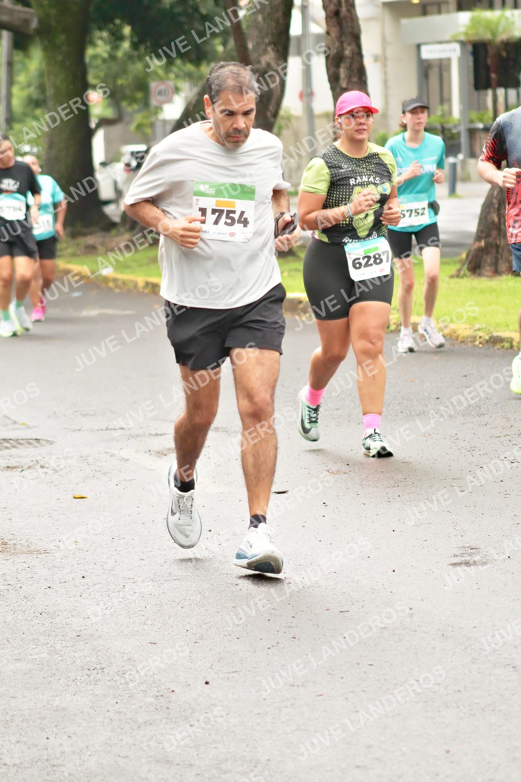 Foto del MEDIO MARATÓN ATLAS en Av. Patria, frente al Parque El Polvorín, Zapopan a las 08:49 · dorsal 6287, 5752