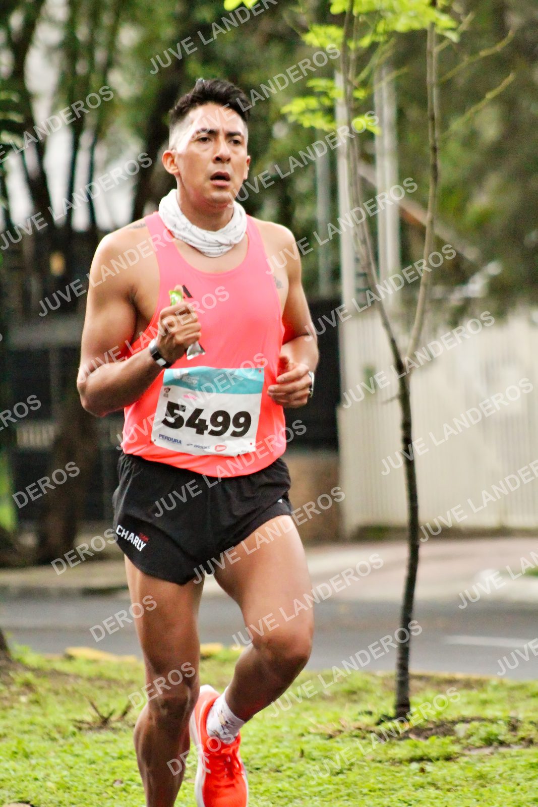Foto del MEDIO MARATÓN ATLAS en Av. Patria, frente al Parque El Polvorín, Zapopan a las 07:59 · dorsal 5499