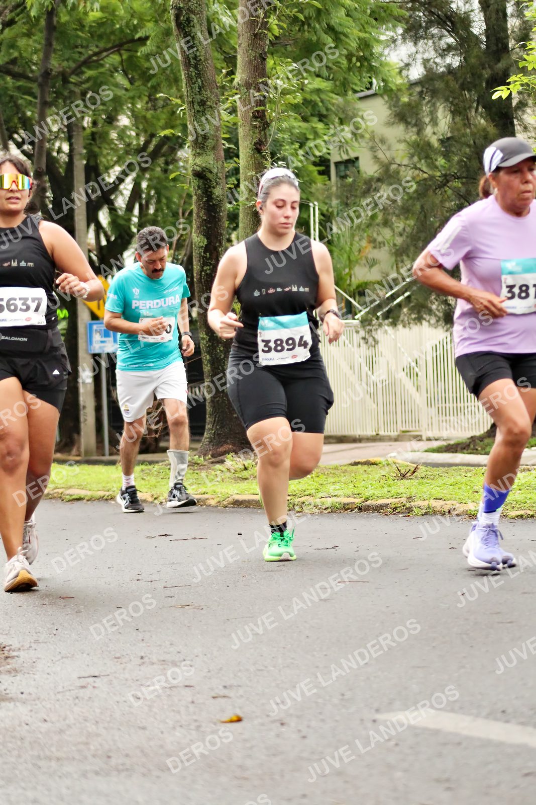 Foto del MEDIO MARATÓN ATLAS en Av. Patria, frente al Parque El Polvorín, Zapopan a las 08:38 · dorsal 3894, 637