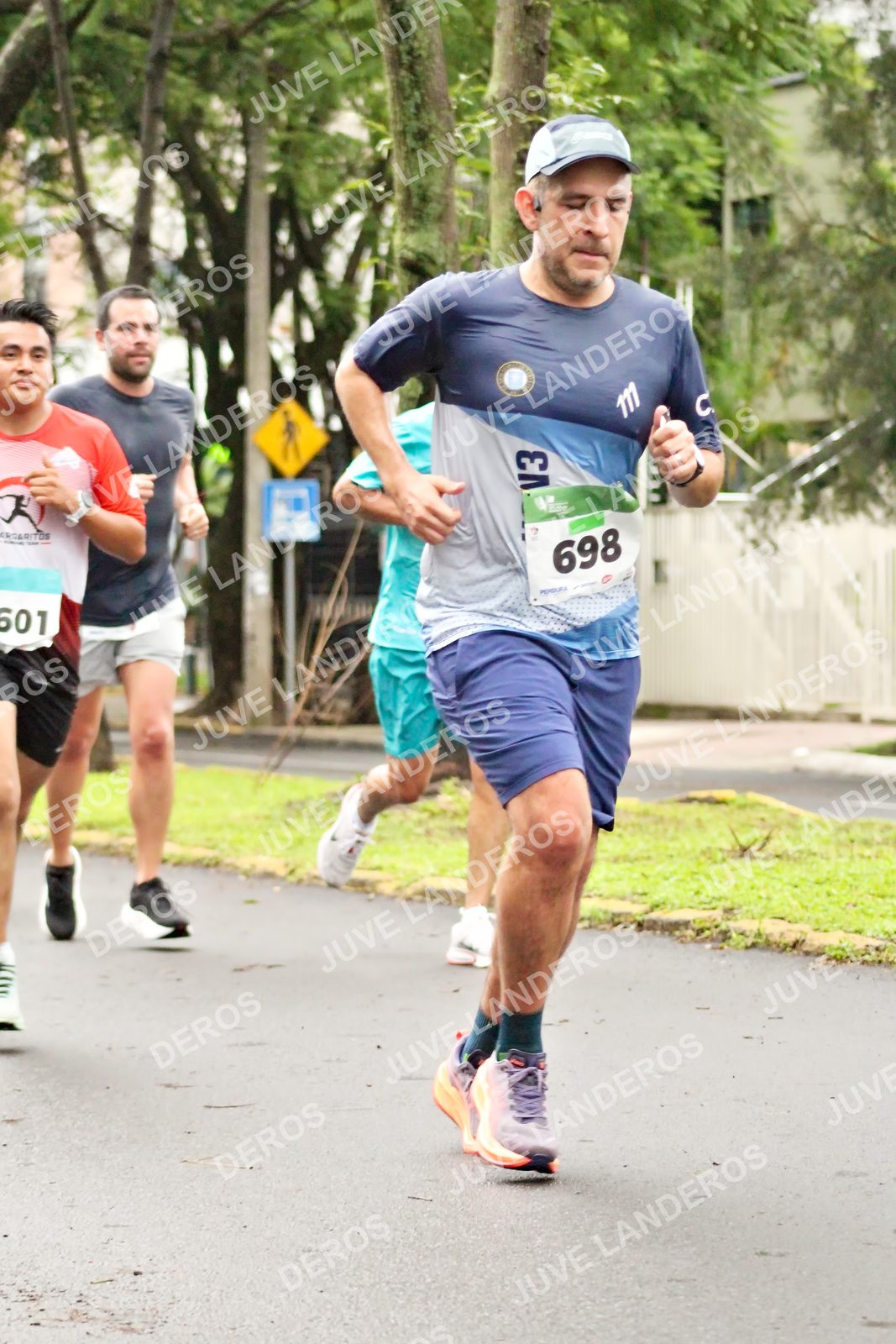 Foto del MEDIO MARATÓN ATLAS en Av. Patria, frente al Parque El Polvorín, Zapopan a las 08:18 · dorsal 698, 601