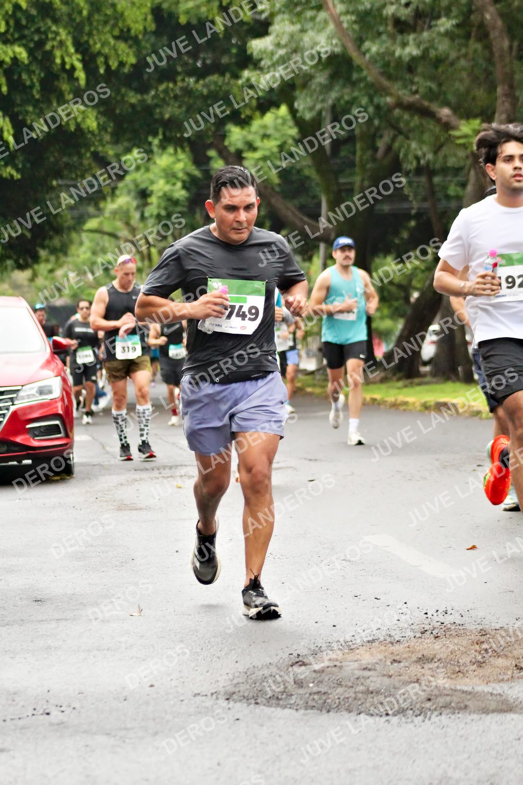 Foto del MEDIO MARATÓN ATLAS en Av. Patria, frente al Parque El Polvorín, Zapopan a las 08:17 · dorsal 749, 319