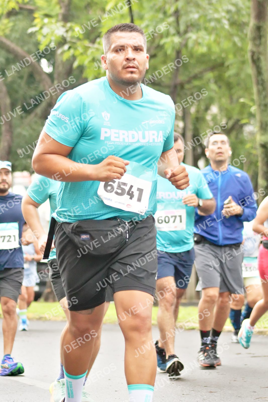 Foto del MEDIO MARATÓN ATLAS en Av. Patria, frente al Parque El Polvorín, Zapopan a las 08:47 · dorsal 6541, 6071, 721