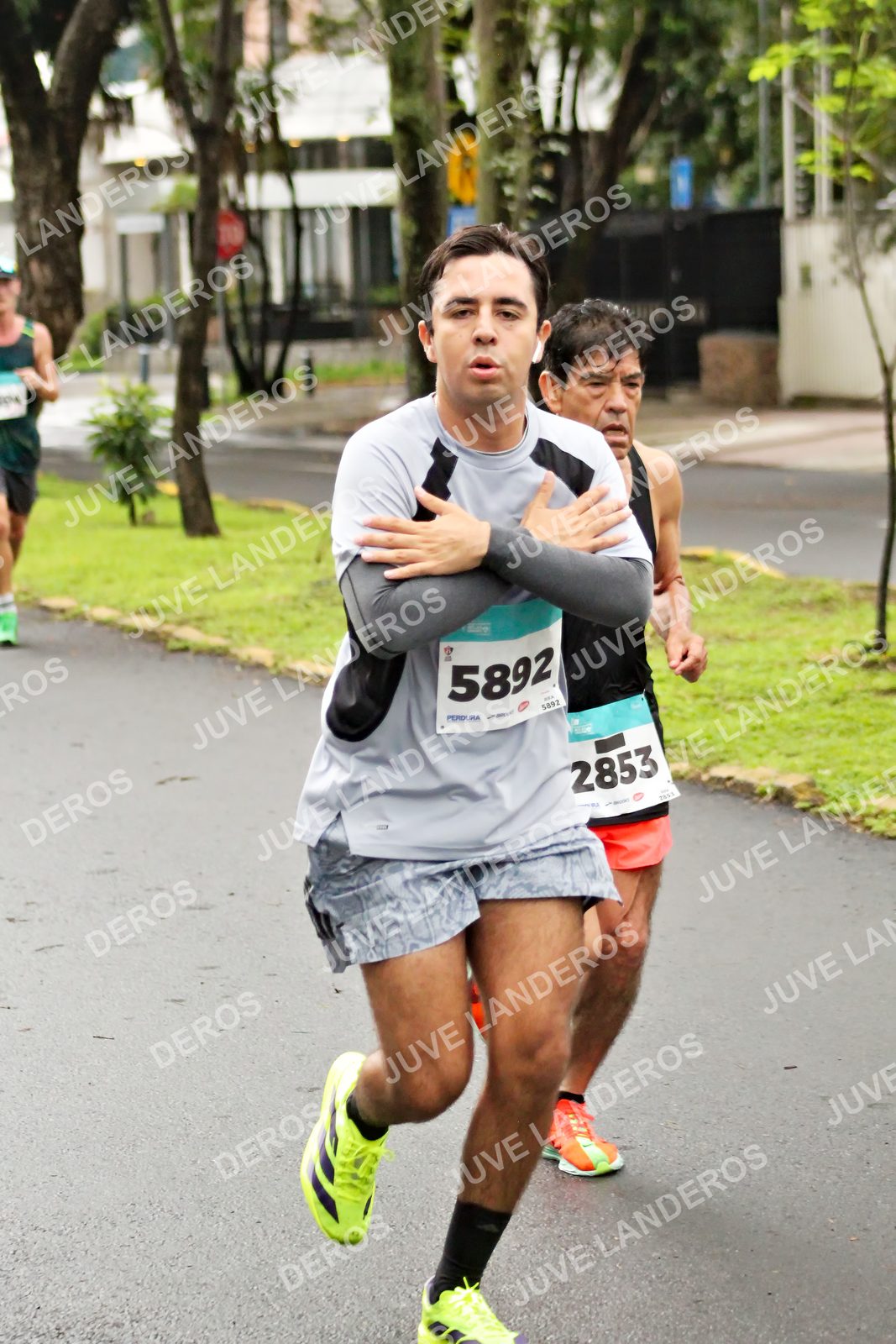 Foto del MEDIO MARATÓN ATLAS en Av. Patria, frente al Parque El Polvorín, Zapopan a las 08:12 · dorsal 2853, 5892