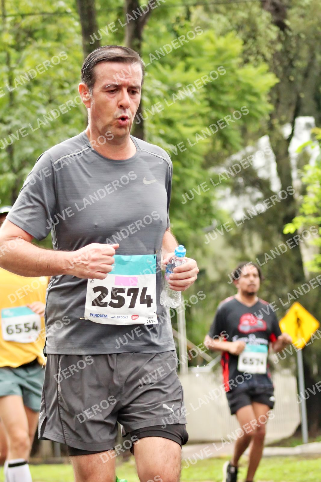 Foto del MEDIO MARATÓN ATLAS en Av. Patria, frente al Parque El Polvorín, Zapopan a las 08:35 · dorsal 2574, 6554, 6574