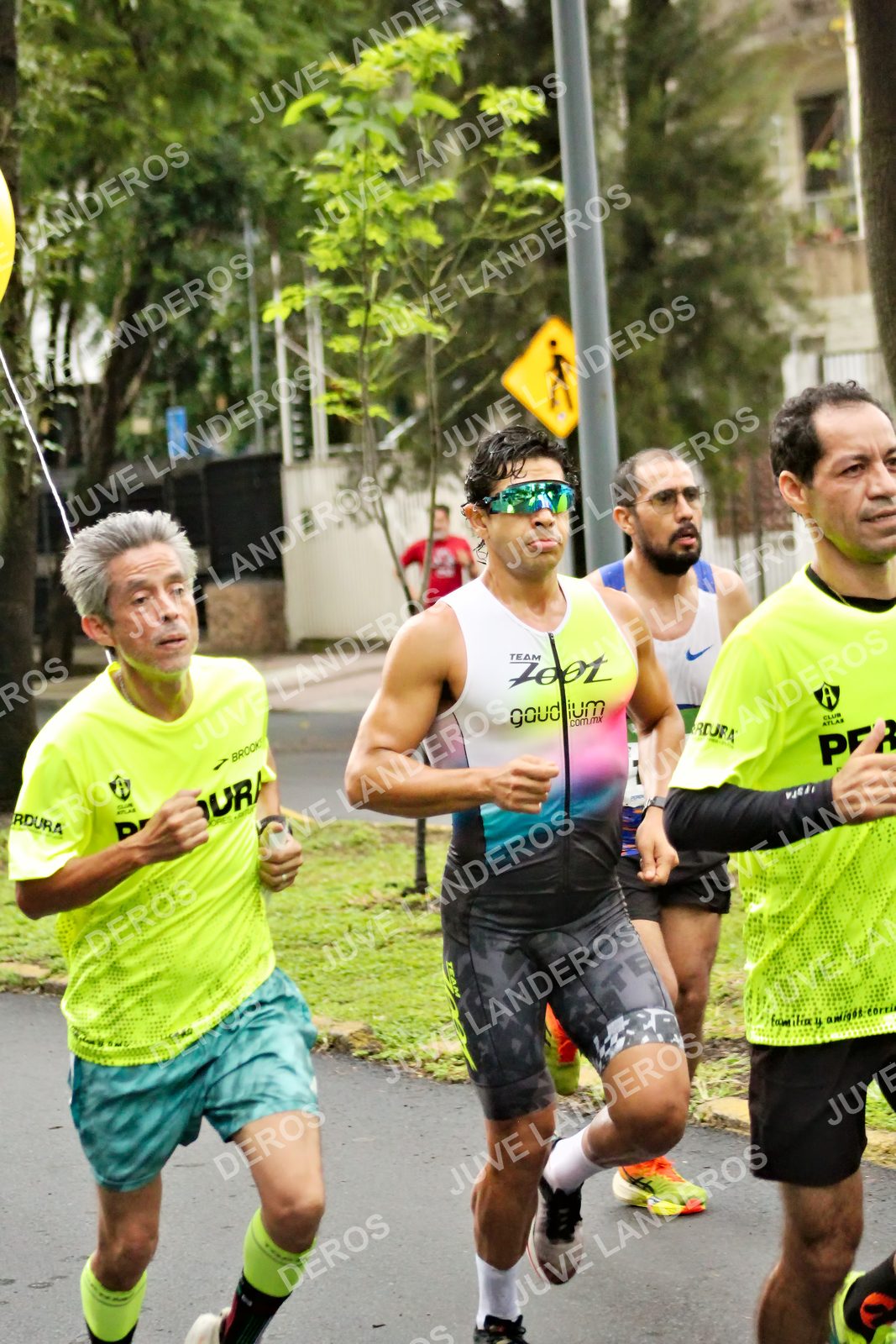Foto del MEDIO MARATÓN ATLAS en Av. Patria, frente al Parque El Polvorín, Zapopan a las 08:04