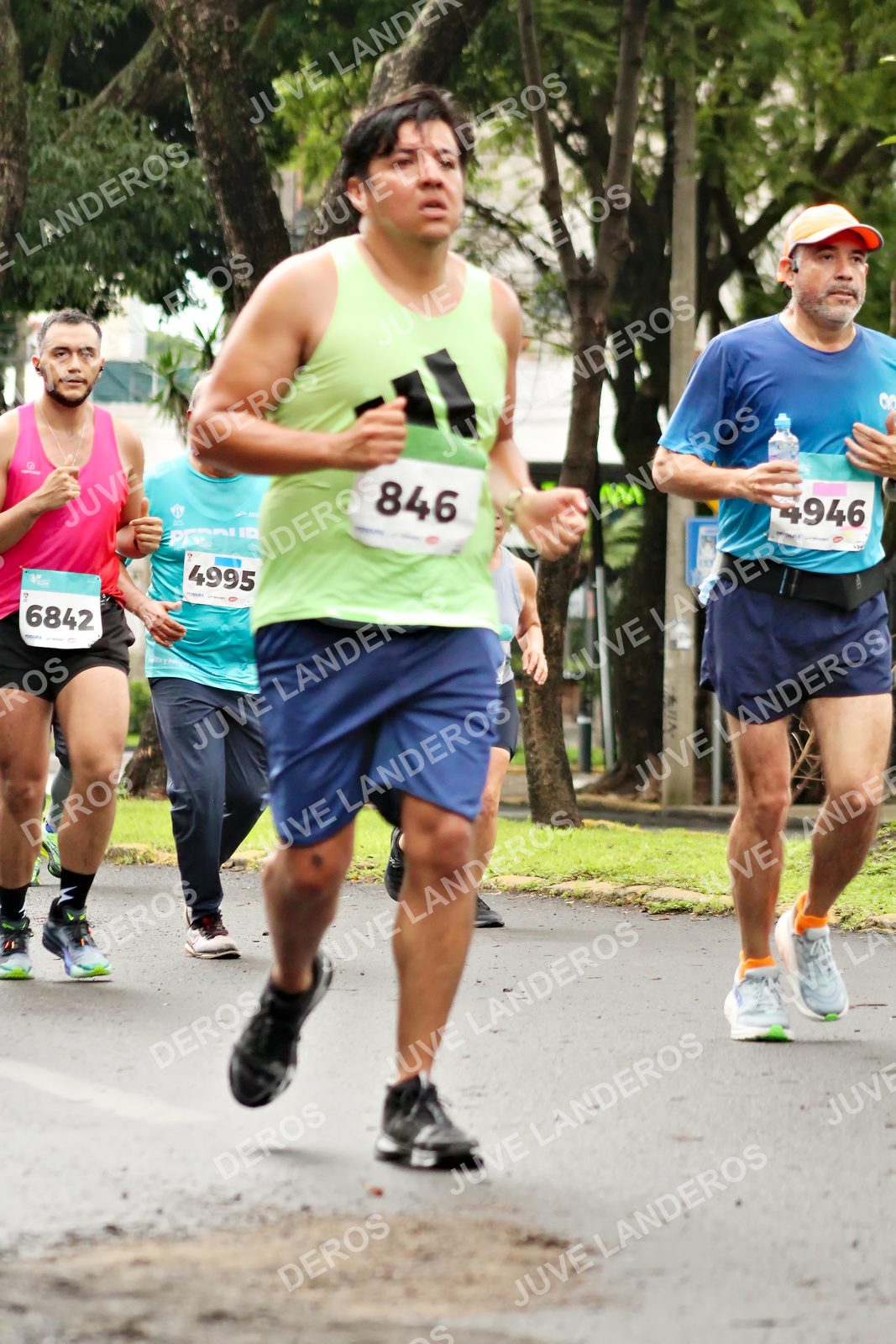 Foto del MEDIO MARATÓN ATLAS en Av. Patria, frente al Parque El Polvorín, Zapopan a las 08:35 · dorsal 846, 6842, 4995