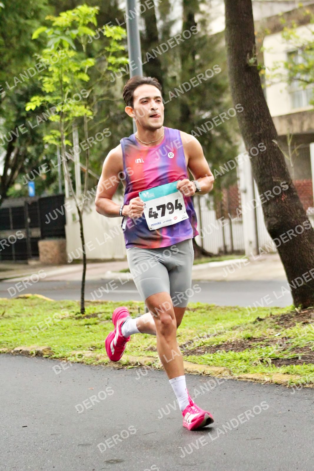 Foto del MEDIO MARATÓN ATLAS en Av. Patria, frente al Parque El Polvorín, Zapopan a las 08:01 · dorsal 4794, 4734