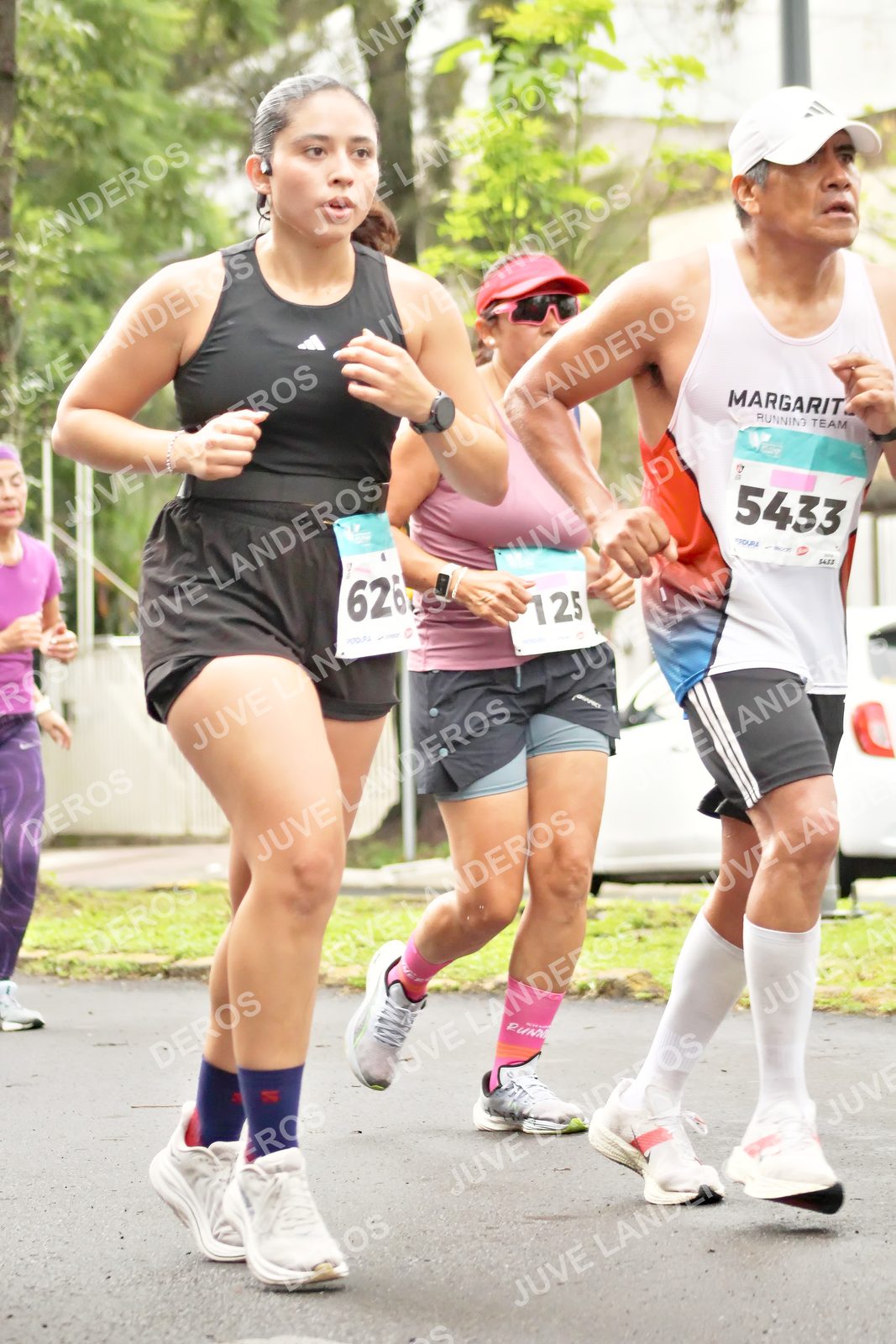 Foto del MEDIO MARATÓN ATLAS en Av. Patria, frente al Parque El Polvorín, Zapopan a las 08:44 · dorsal 5433, 626, 125