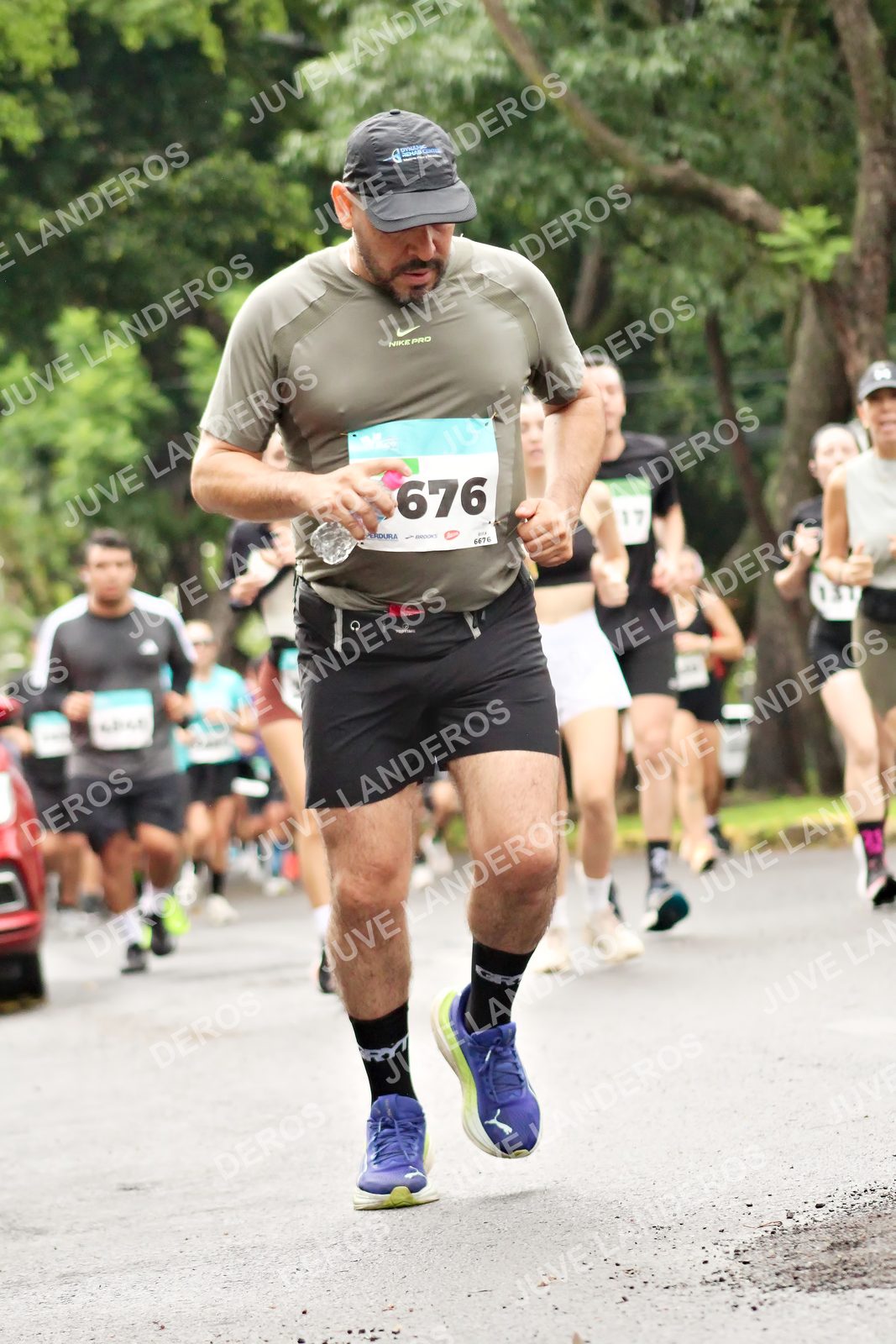 Foto del MEDIO MARATÓN ATLAS en Av. Patria, frente al Parque El Polvorín, Zapopan a las 08:40 · dorsal 676, 17, 6676