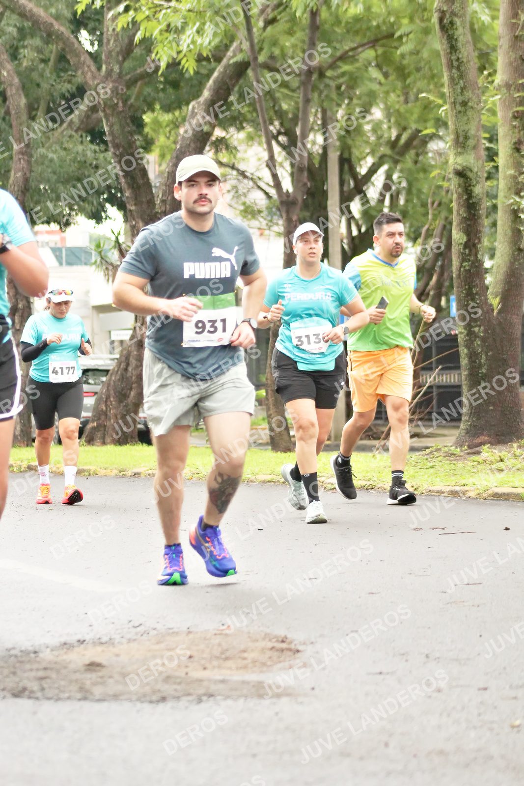 Foto del MEDIO MARATÓN ATLAS en Av. Patria, frente al Parque El Polvorín, Zapopan a las 08:46 · dorsal 931, 4177, 3136